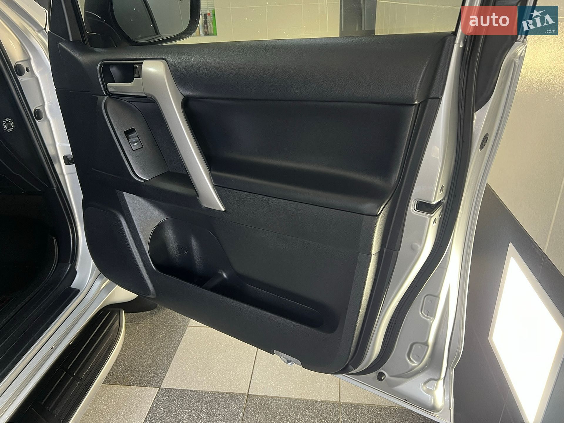 Toyota Land Cruiser Prado 2018 VIN JTEBR3FJ70K108843 фото оголошення 112 з 123