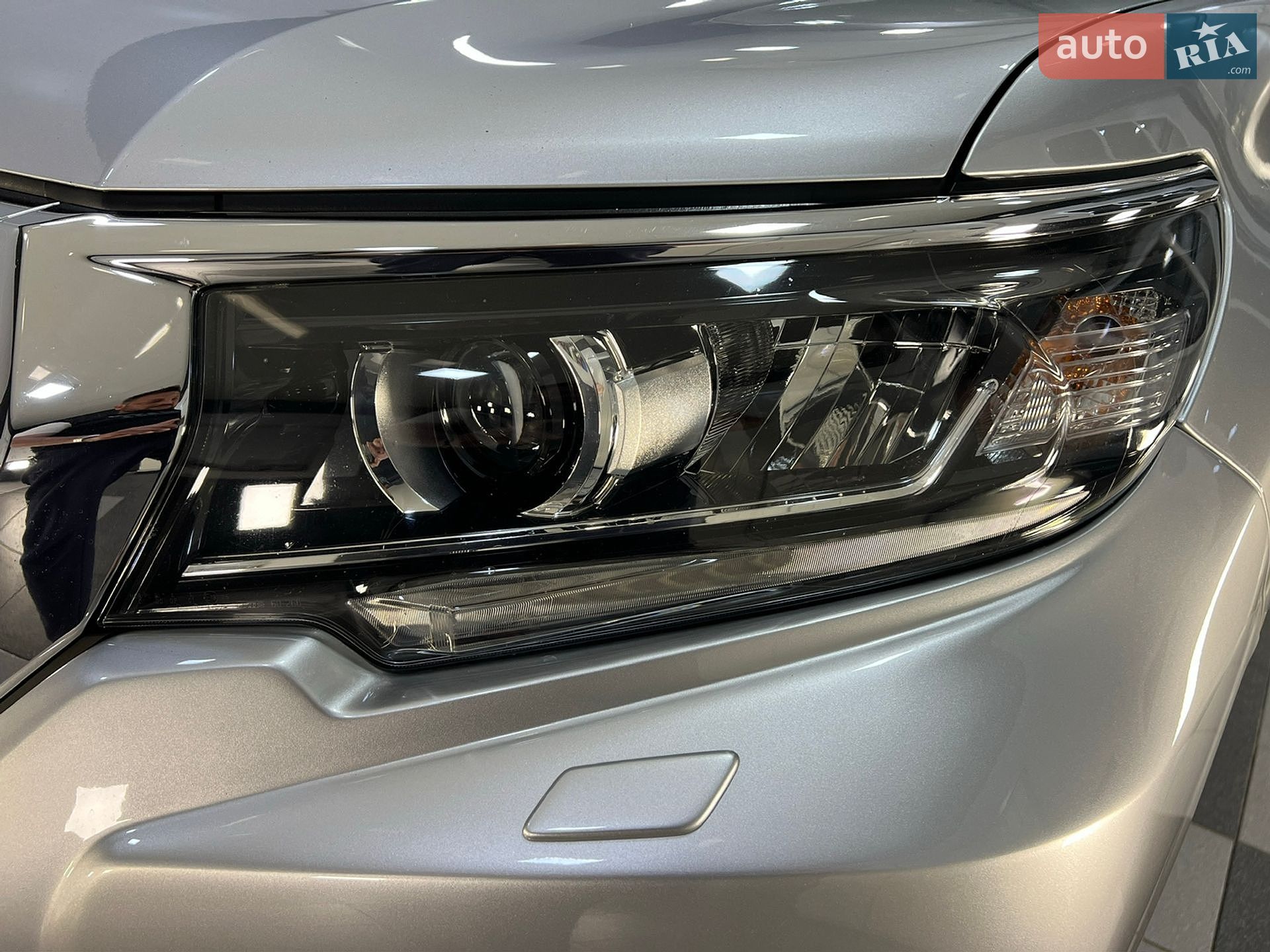 Toyota Land Cruiser Prado 2018 VIN JTEBR3FJ70K108843 фото оголошення 34 з 123