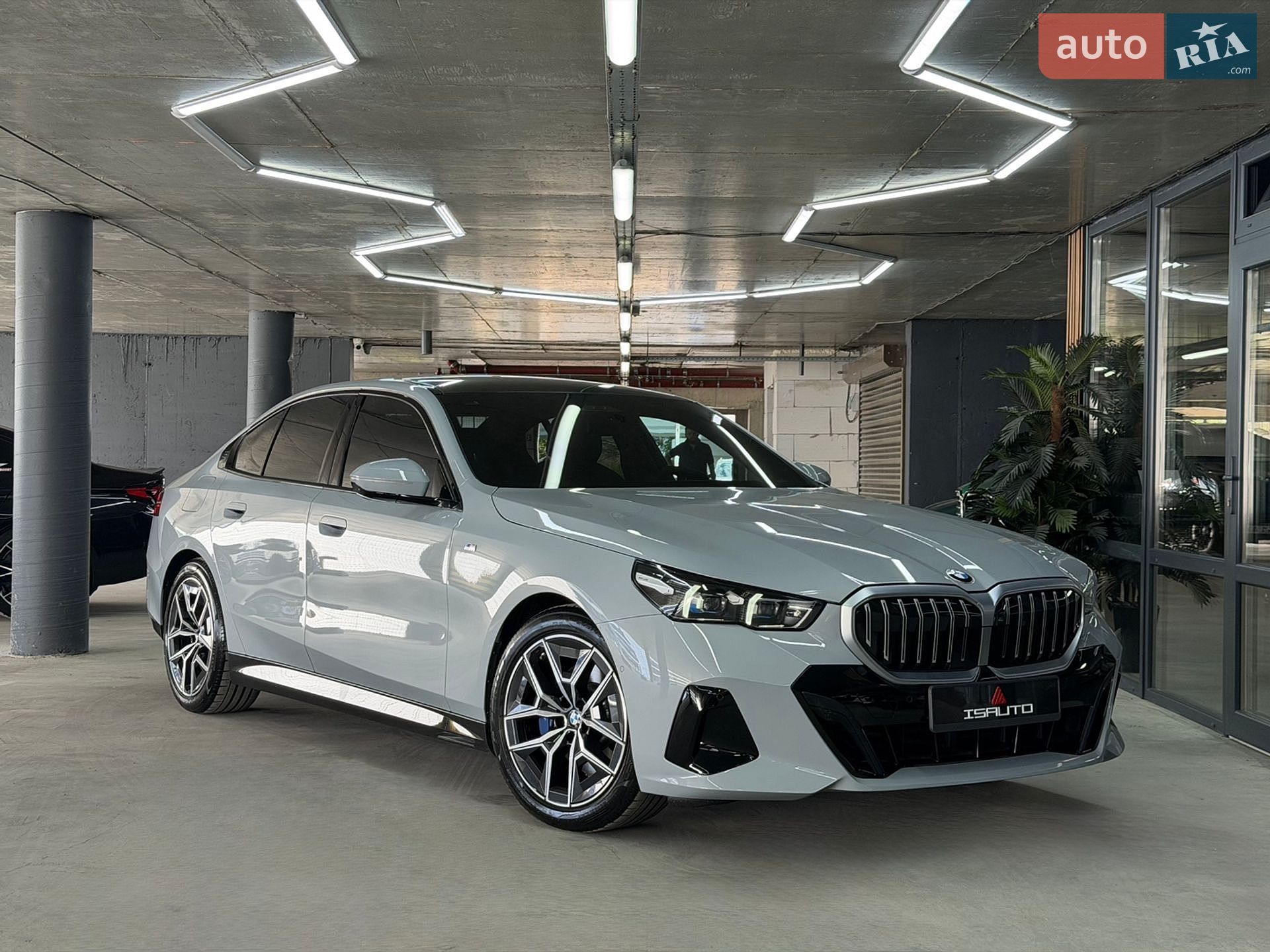BMW 5 Series 2023 VIN WBA41FL03RCP48876 фото оголошення 2 з 30