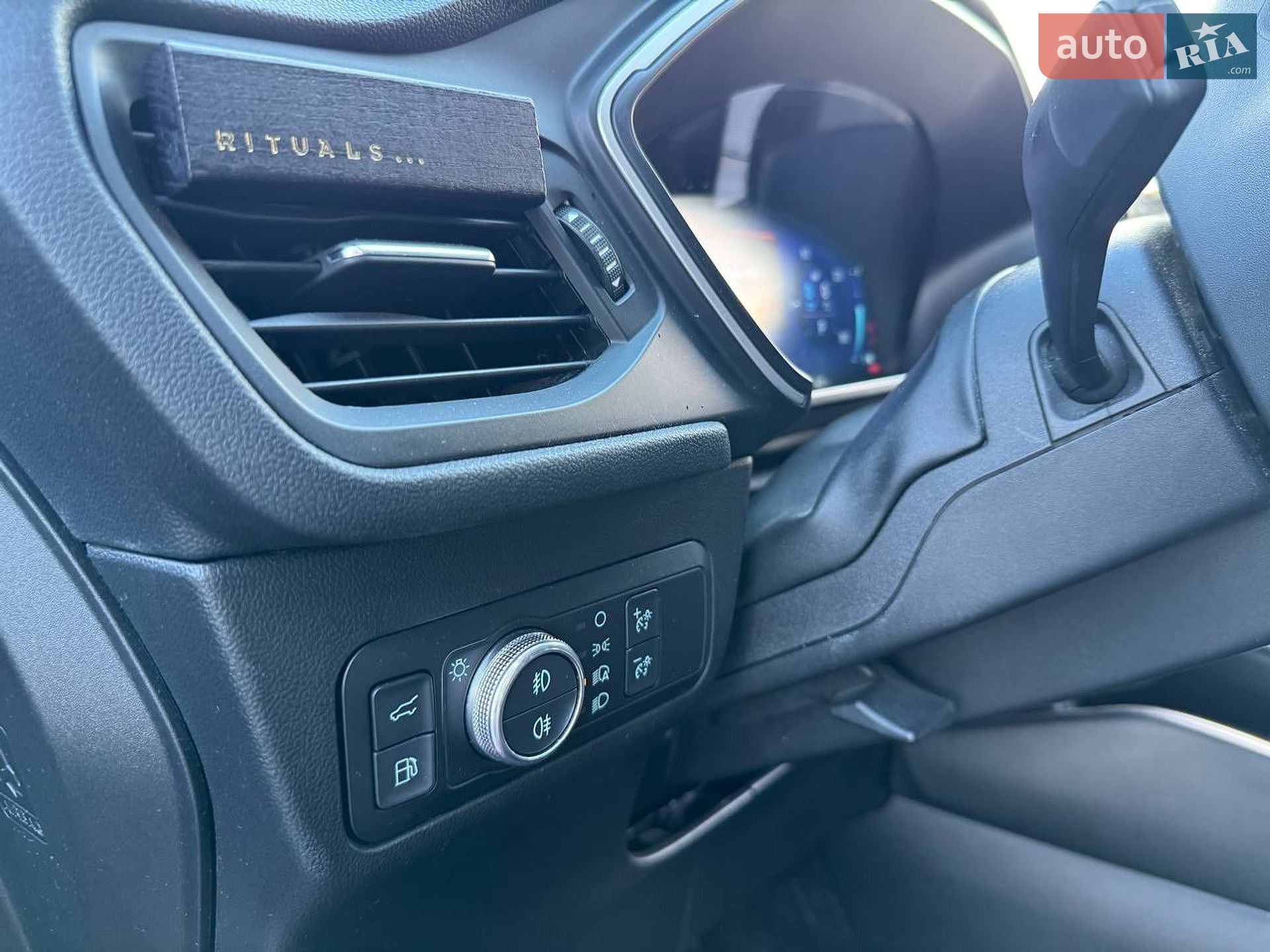 Ford Escape 2020 VIN 1FMCU0BZ2LUB38130 фото оголошення 20 з 57