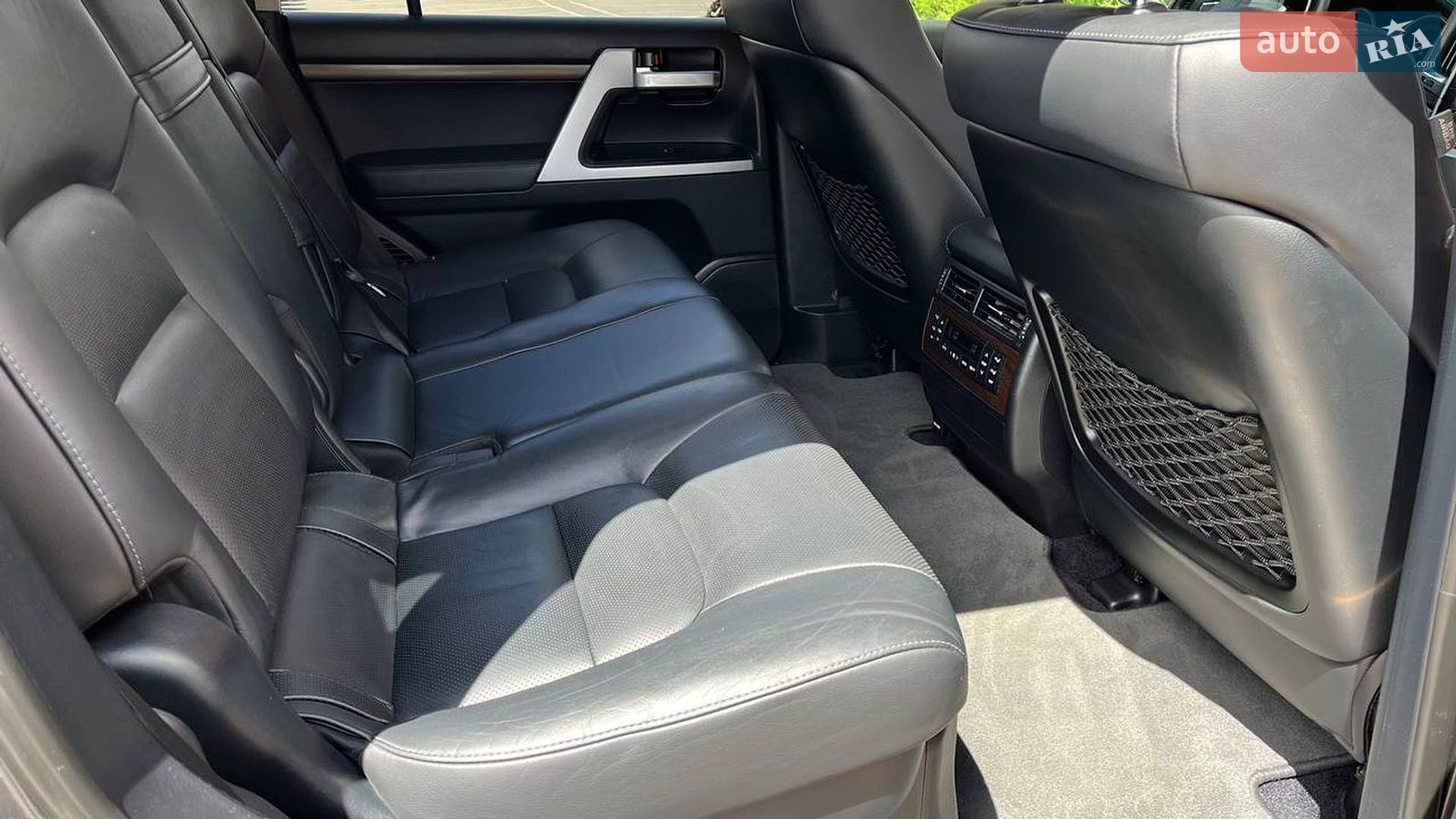 Toyota Land Cruiser 2018 VIN JTMCV05JX04247034 фото оголошення 7 з 13