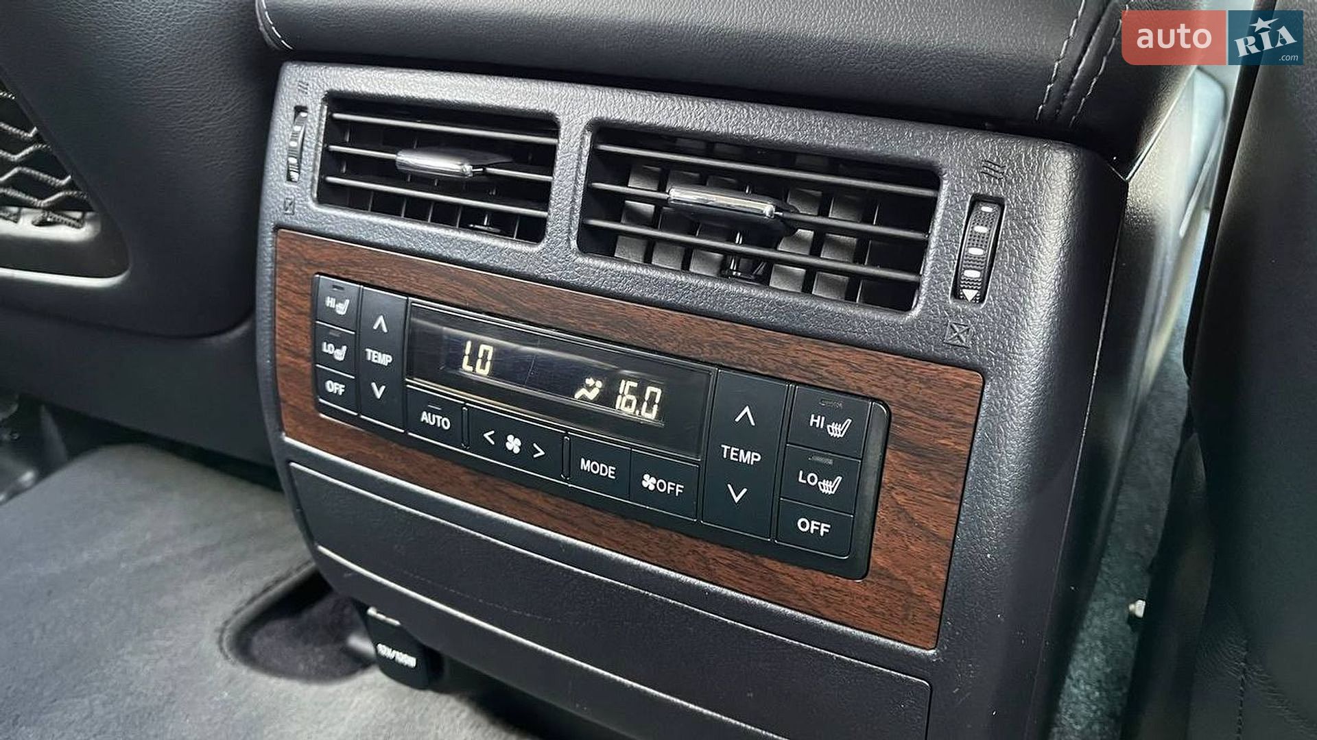 Toyota Land Cruiser 2018 VIN JTMCV05JX04247034 фото оголошення 12 з 13