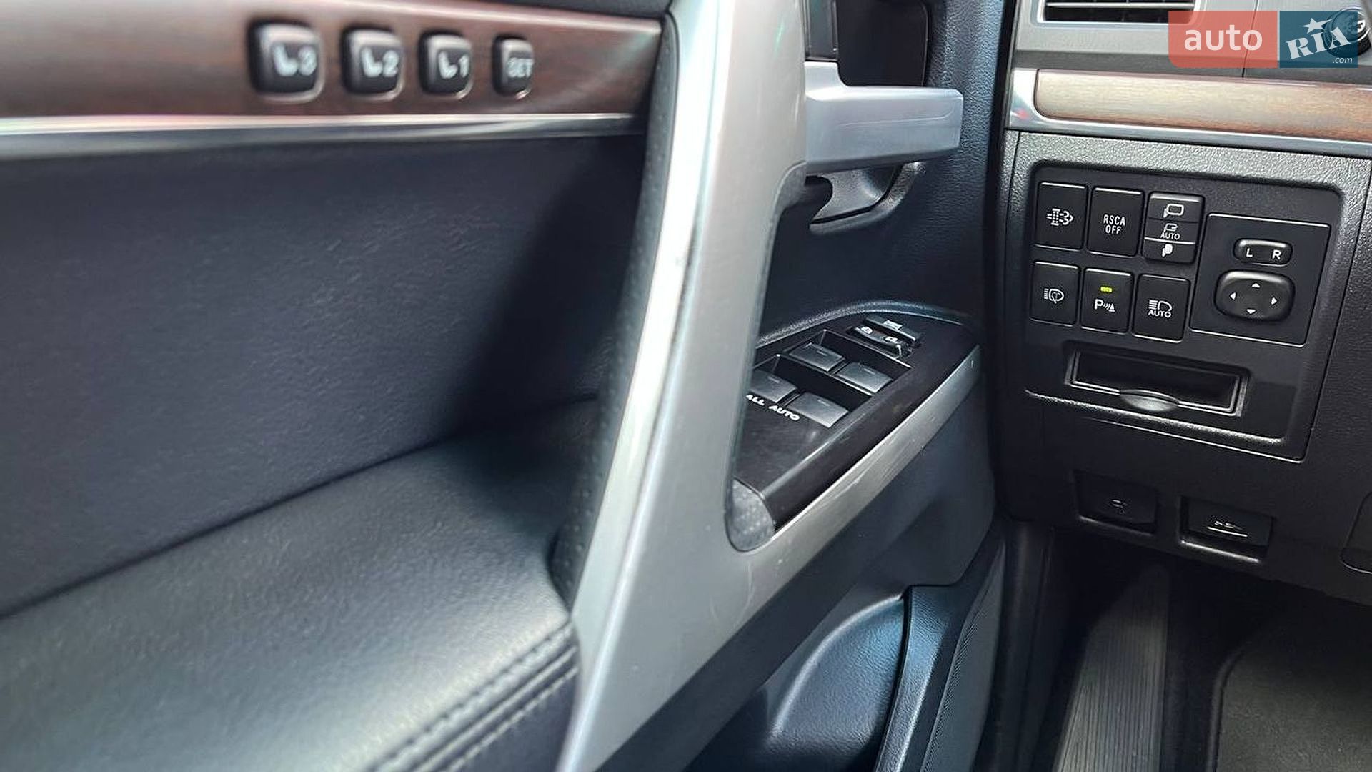 Toyota Land Cruiser 2018 VIN JTMCV05JX04247034 фото оголошення 13 з 13