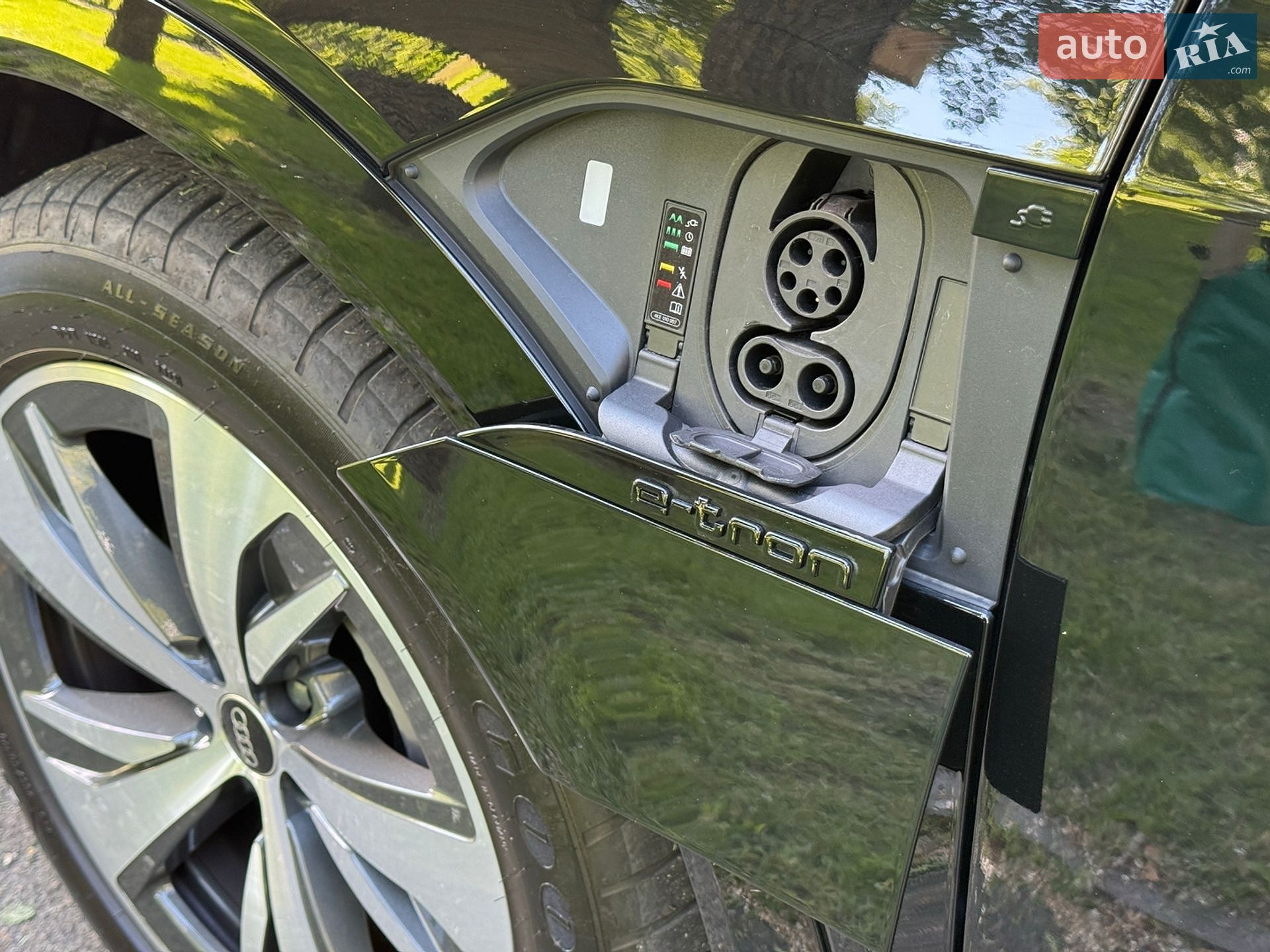 Audi Q8 e-tron 2023 VIN WA14AAGE1RB034188 фото оголошення 3 з 60
