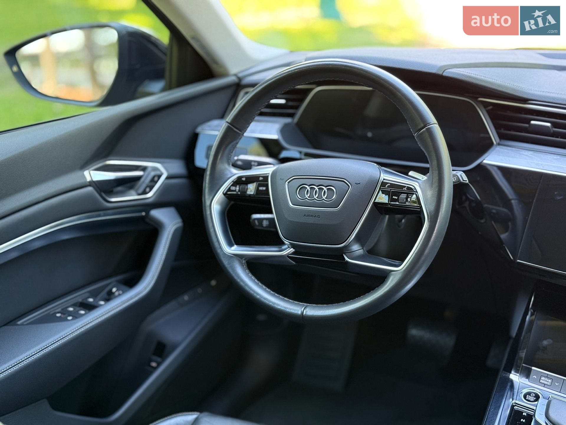 Audi Q8 e-tron 2023 VIN WA14AAGE1RB034188 фото оголошення 15 з 60