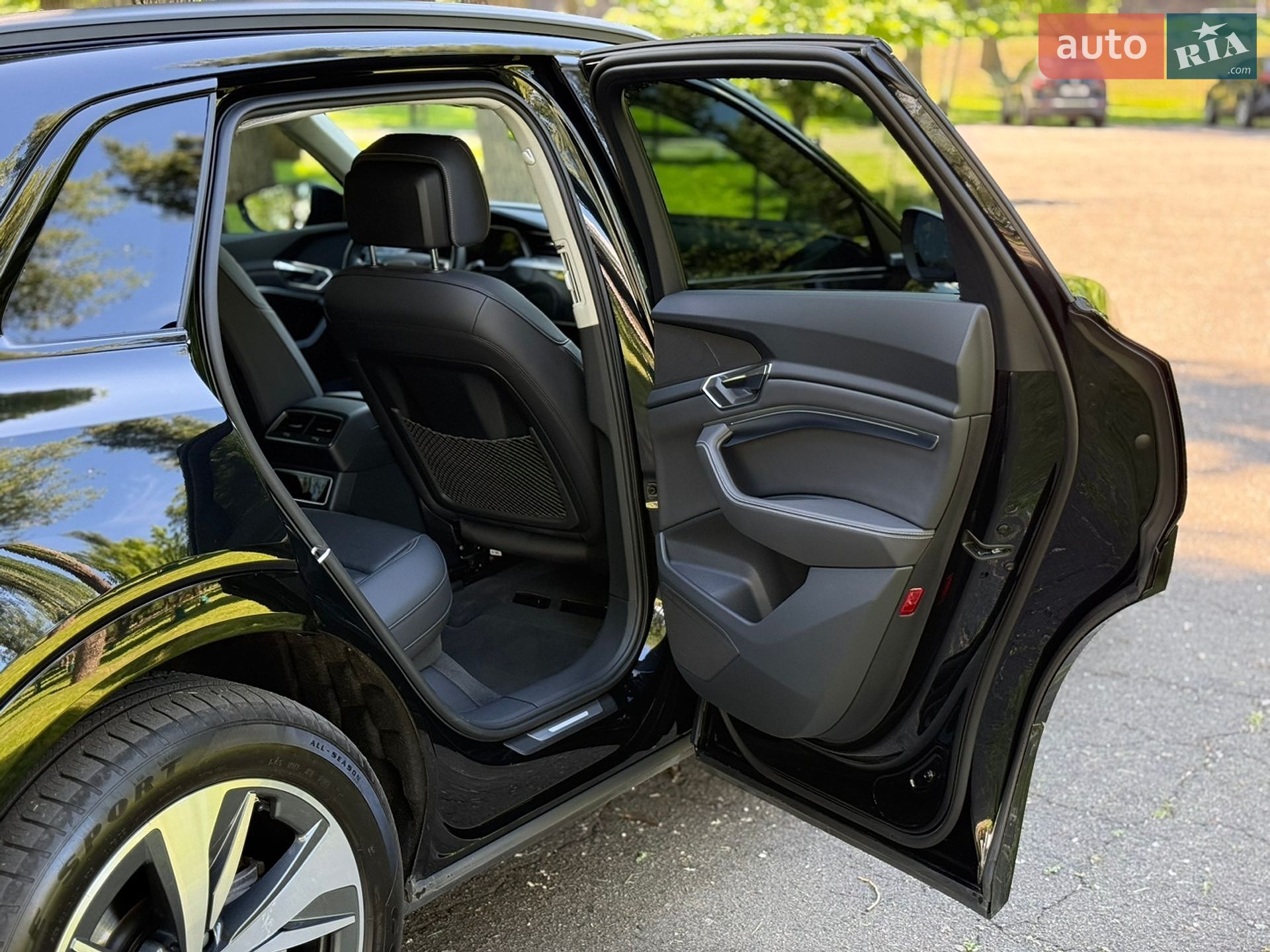 Audi Q8 e-tron 2023 VIN WA14AAGE1RB034188 фото оголошення 20 з 60