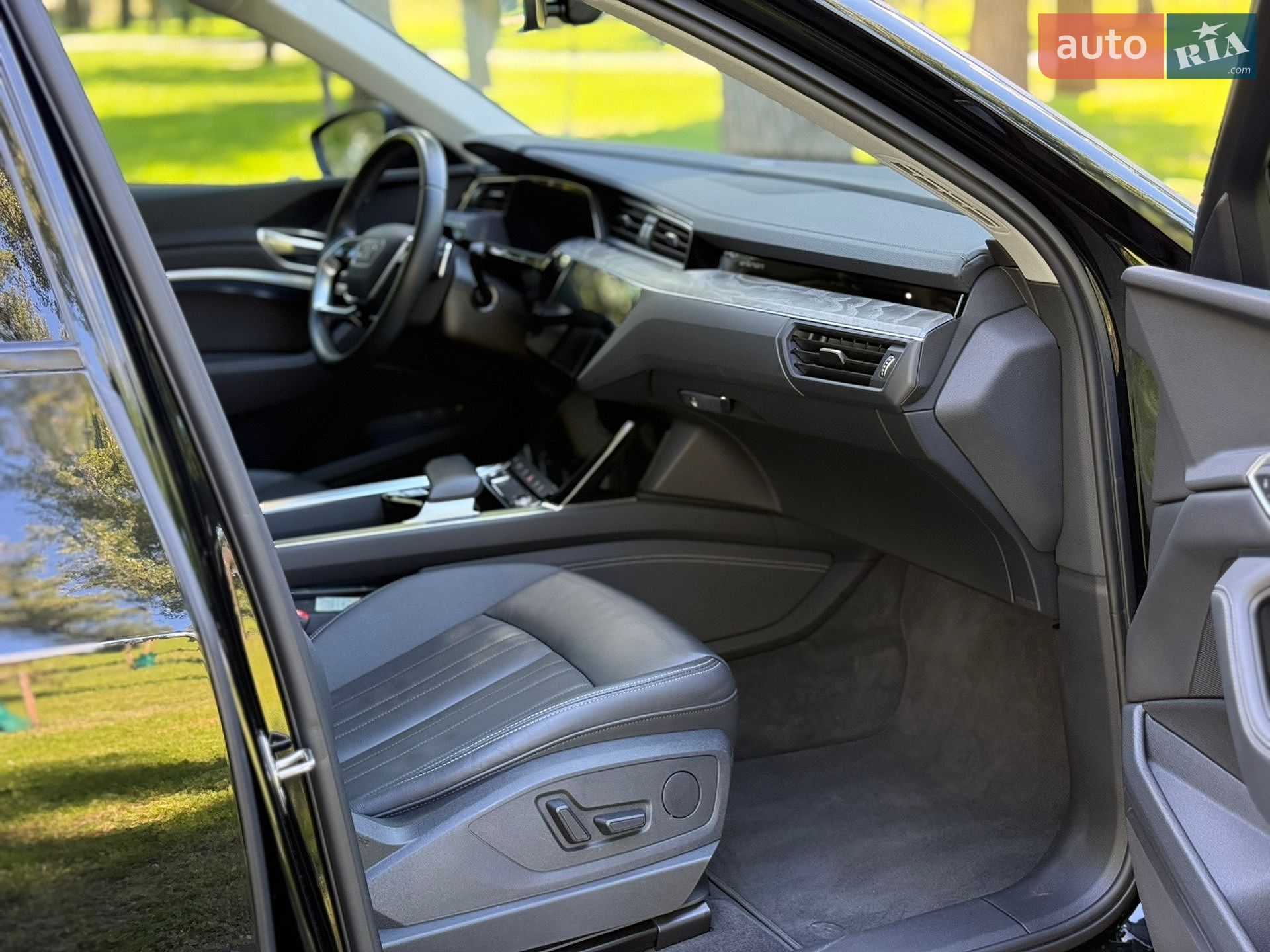 Audi Q8 e-tron 2023 VIN WA14AAGE1RB034188 фото оголошення 21 з 60