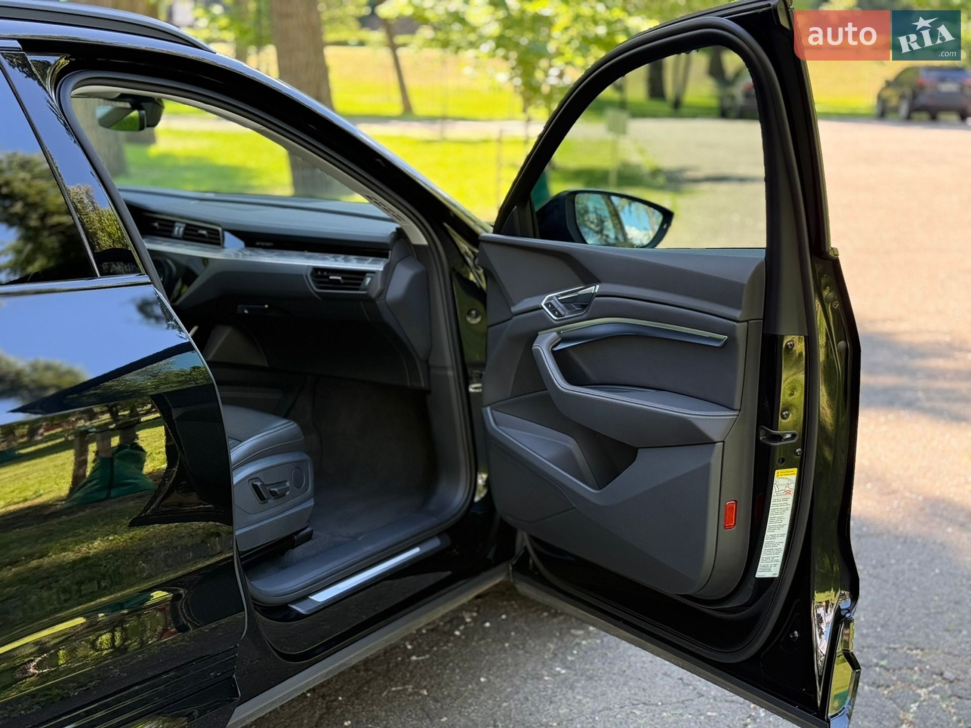Audi Q8 e-tron 2023 VIN WA14AAGE1RB034188 фото оголошення 22 з 60