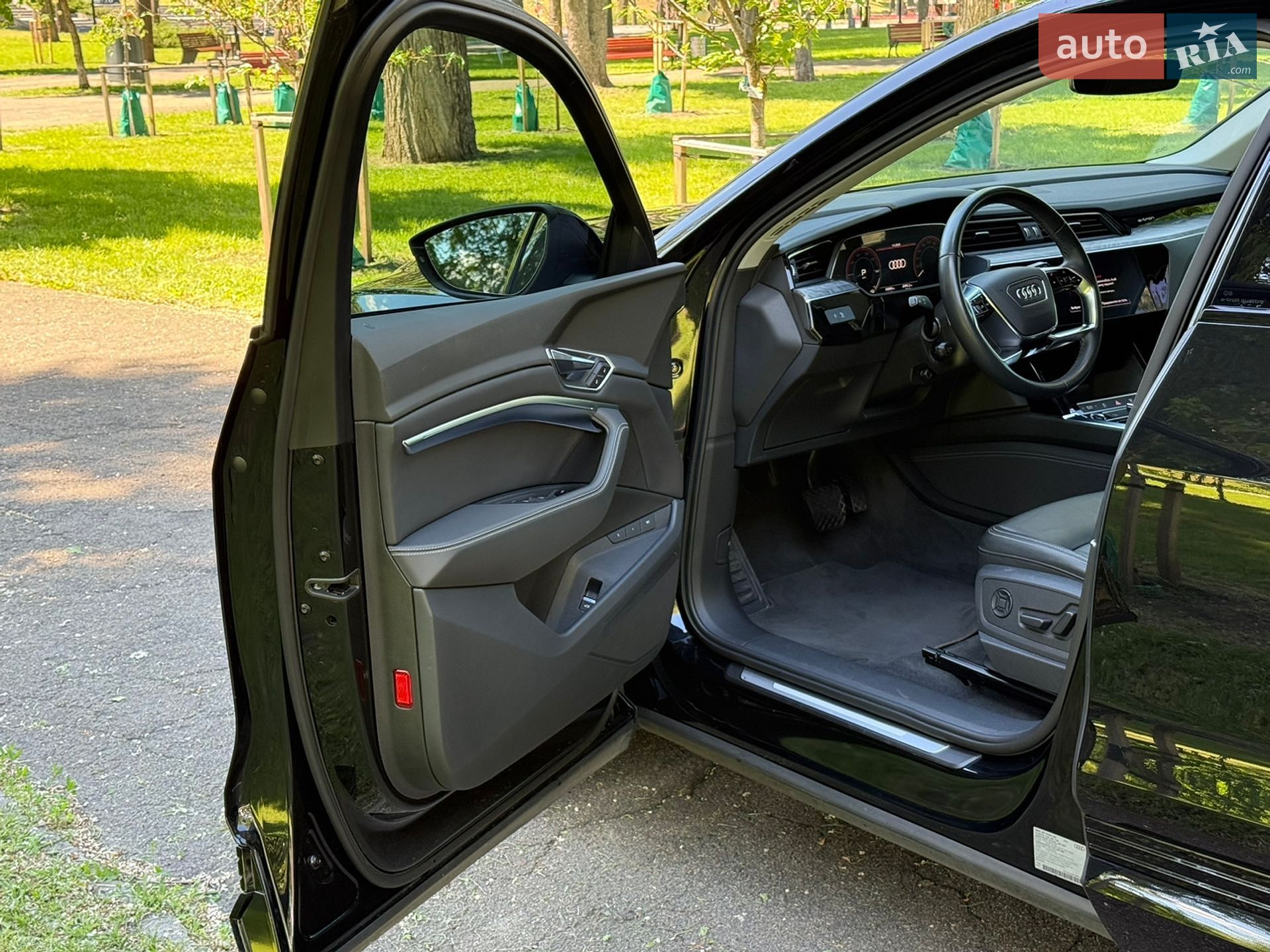 Audi Q8 e-tron 2023 VIN WA14AAGE1RB034188 фото оголошення 27 з 60