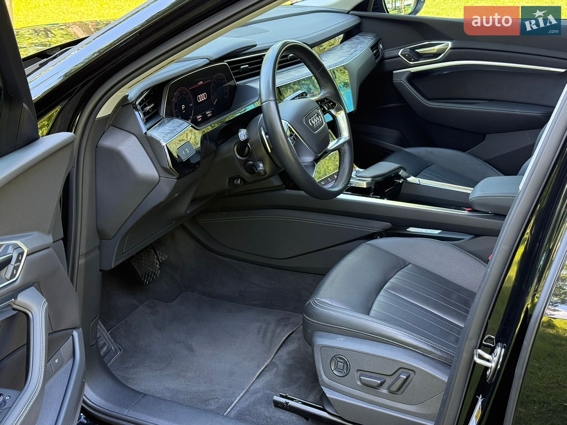 Audi Q8 e-tron 2023 VIN WA14AAGE1RB034188 фото оголошення 28 з 60