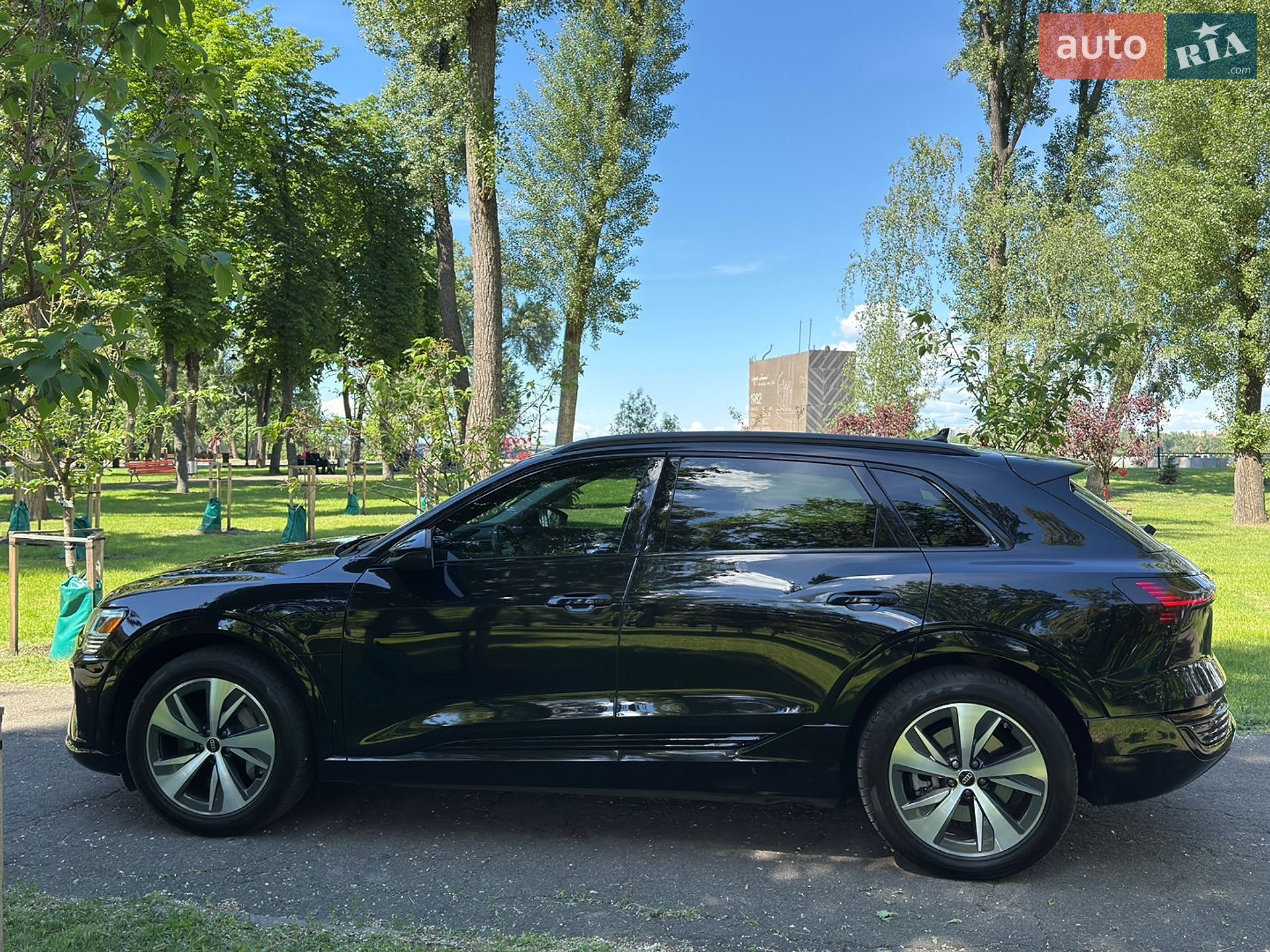 Audi Q8 e-tron 2023 VIN WA14AAGE1RB034188 фото оголошення 32 з 60