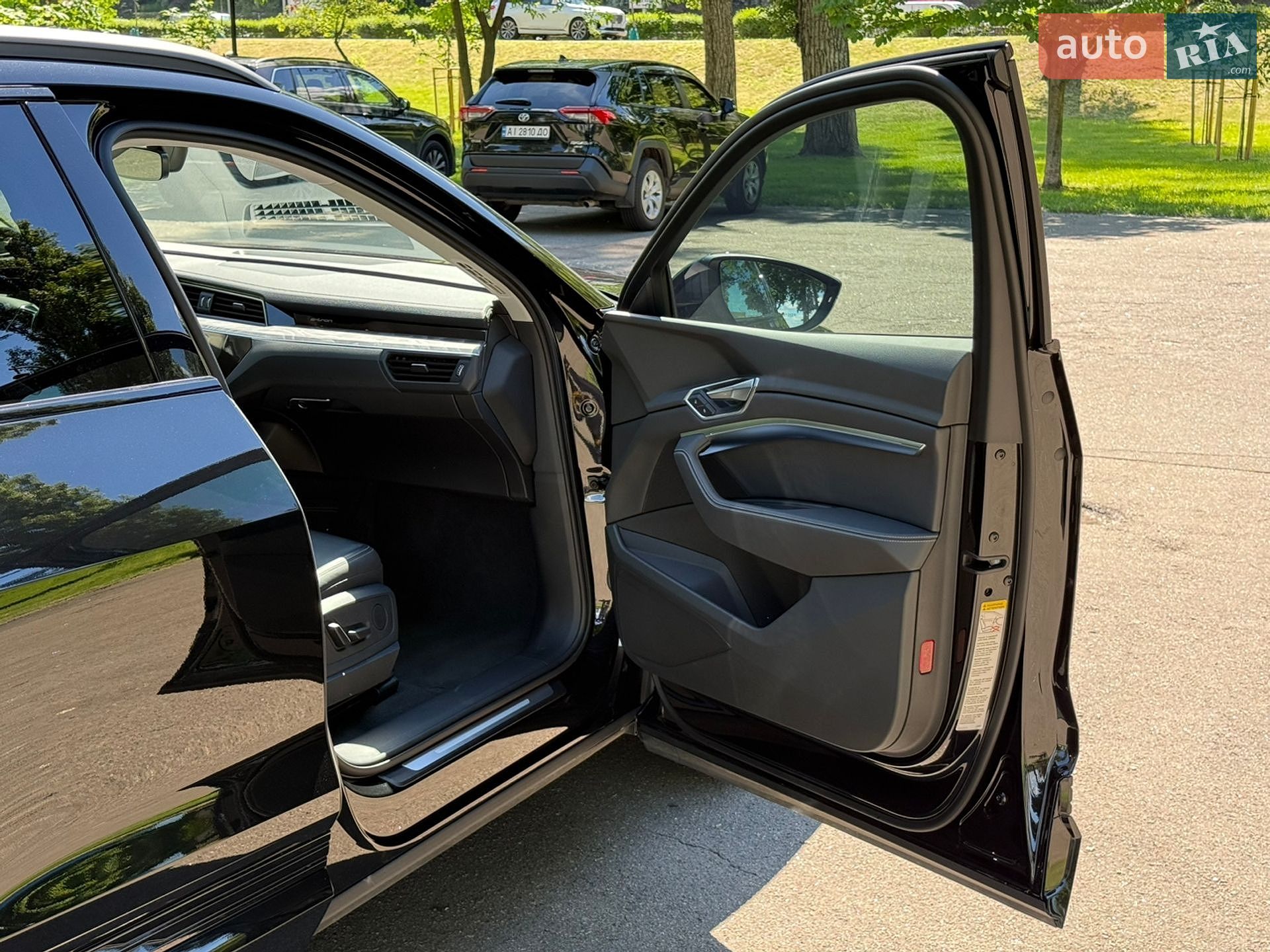 Audi Q8 e-tron 2023 VIN WA14AAGE1RB034188 фото оголошення 42 з 60