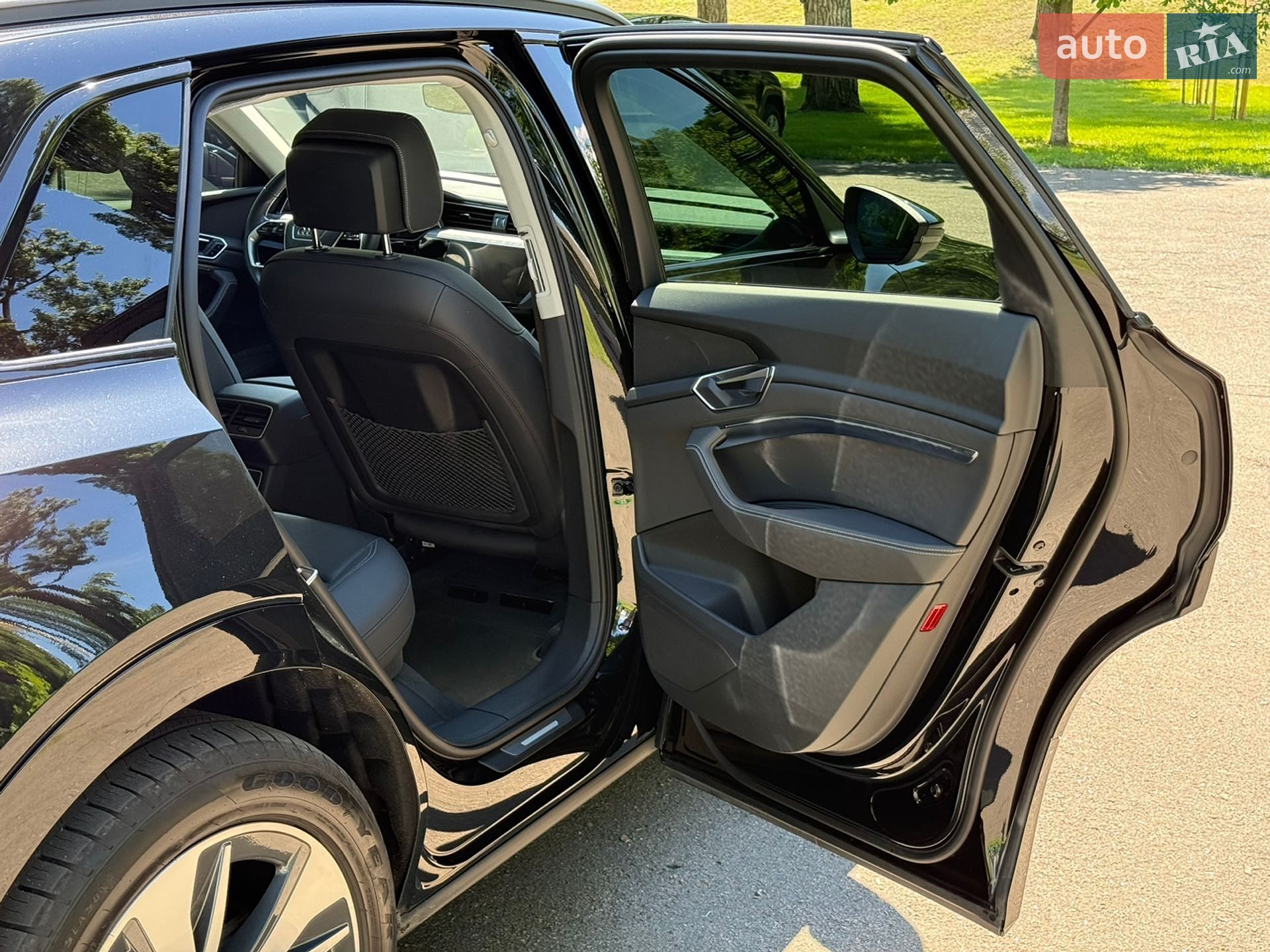 Audi Q8 e-tron 2023 VIN WA14AAGE1RB034188 фото оголошення 45 з 60