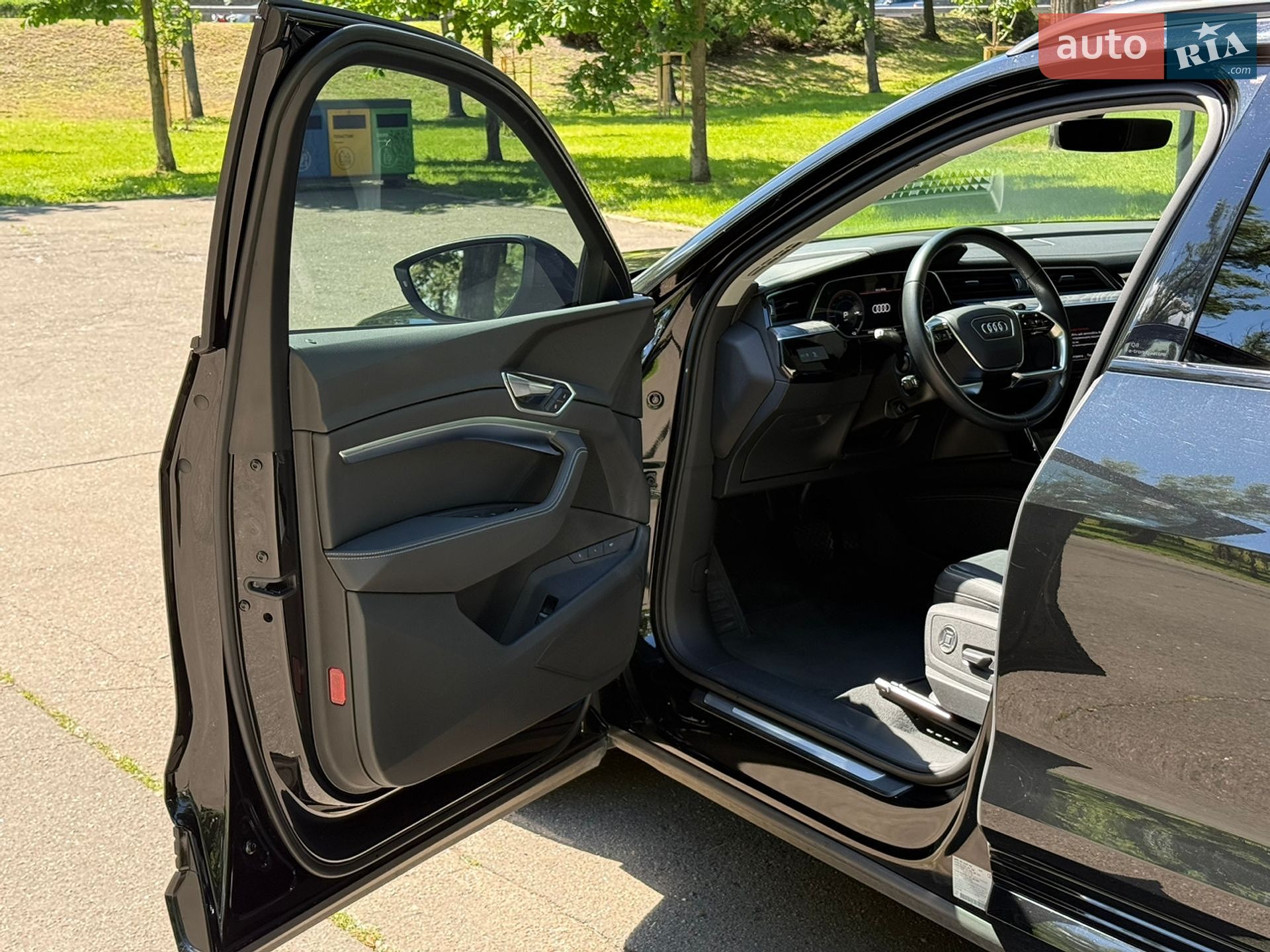 Audi Q8 e-tron 2023 VIN WA14AAGE1RB034188 фото оголошення 46 з 60