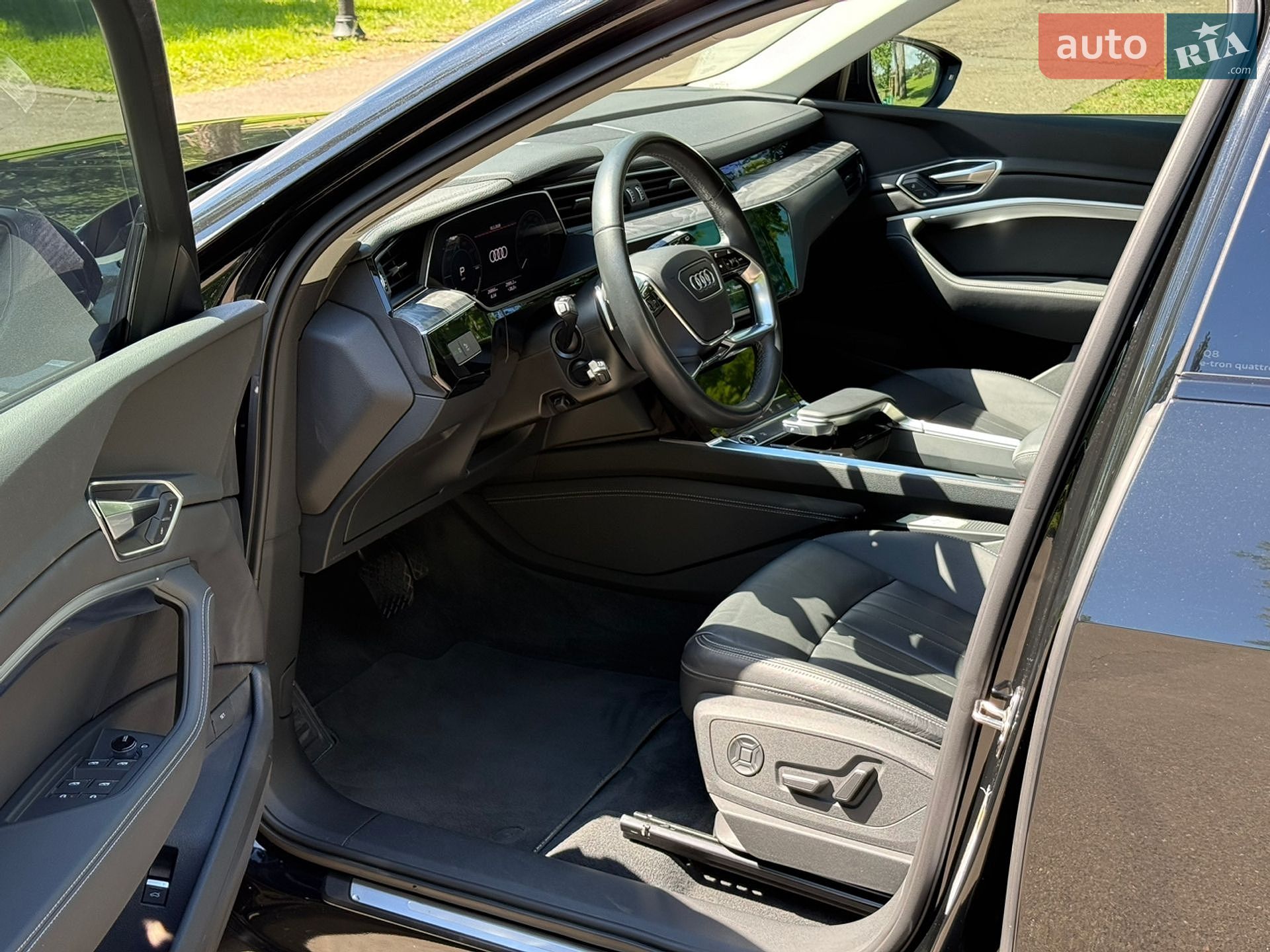 Audi Q8 e-tron 2023 VIN WA14AAGE1RB034188 фото оголошення 47 з 60