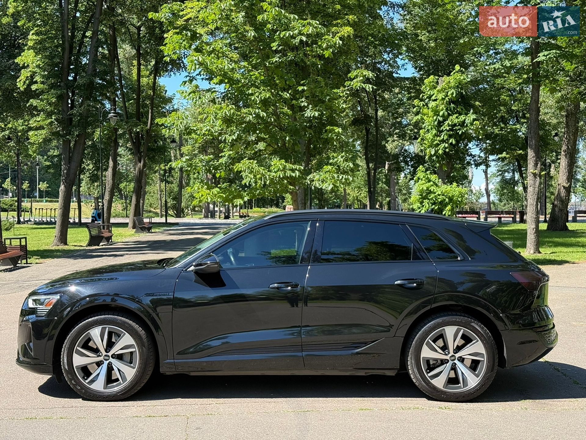 Audi Q8 e-tron 2023 VIN WA14AAGE1RB034188 фото оголошення 52 з 60