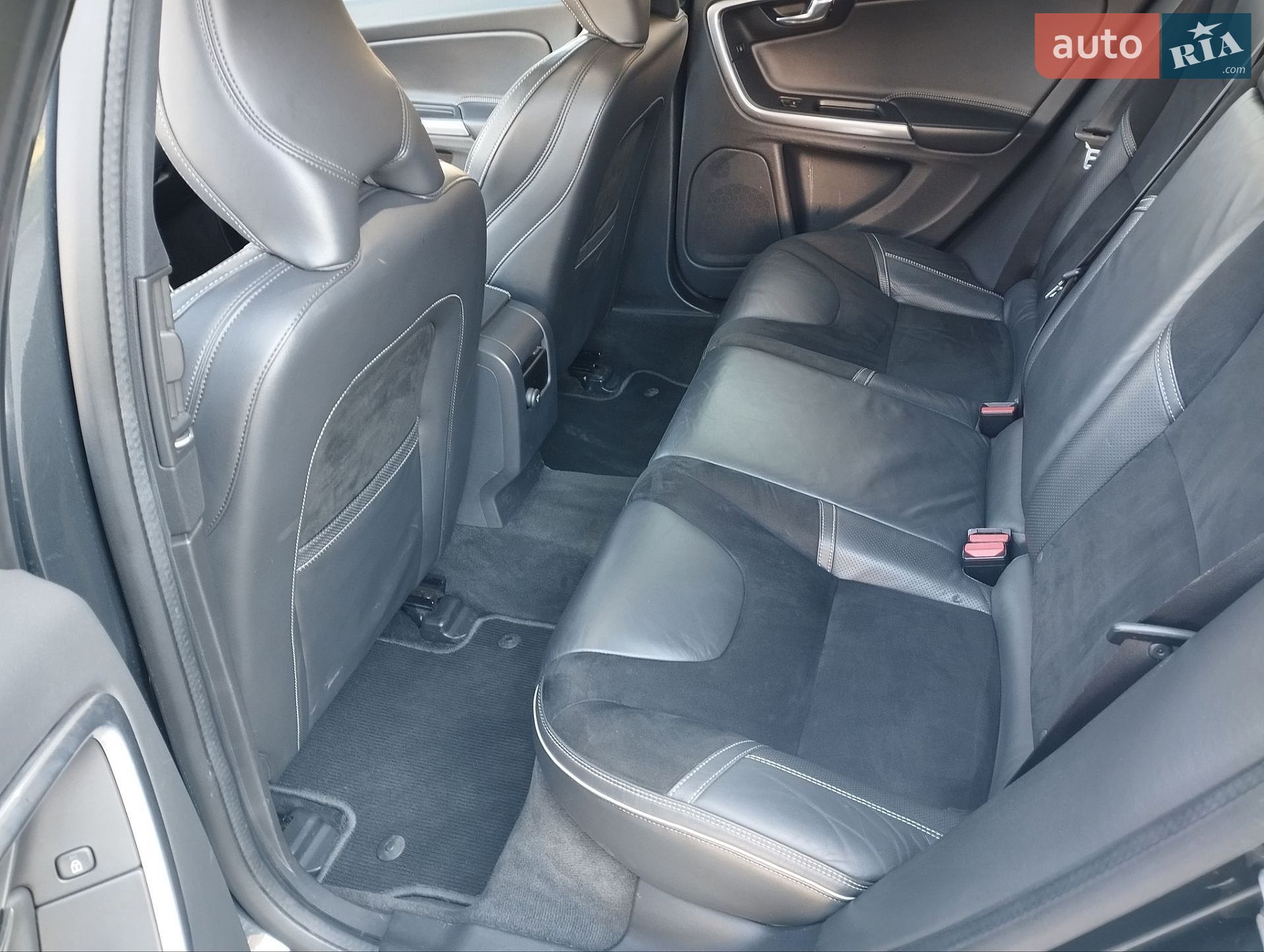 Volvo V60 2015 VIN YV1FW7980G1295949 фото оголошення 19 з 30
