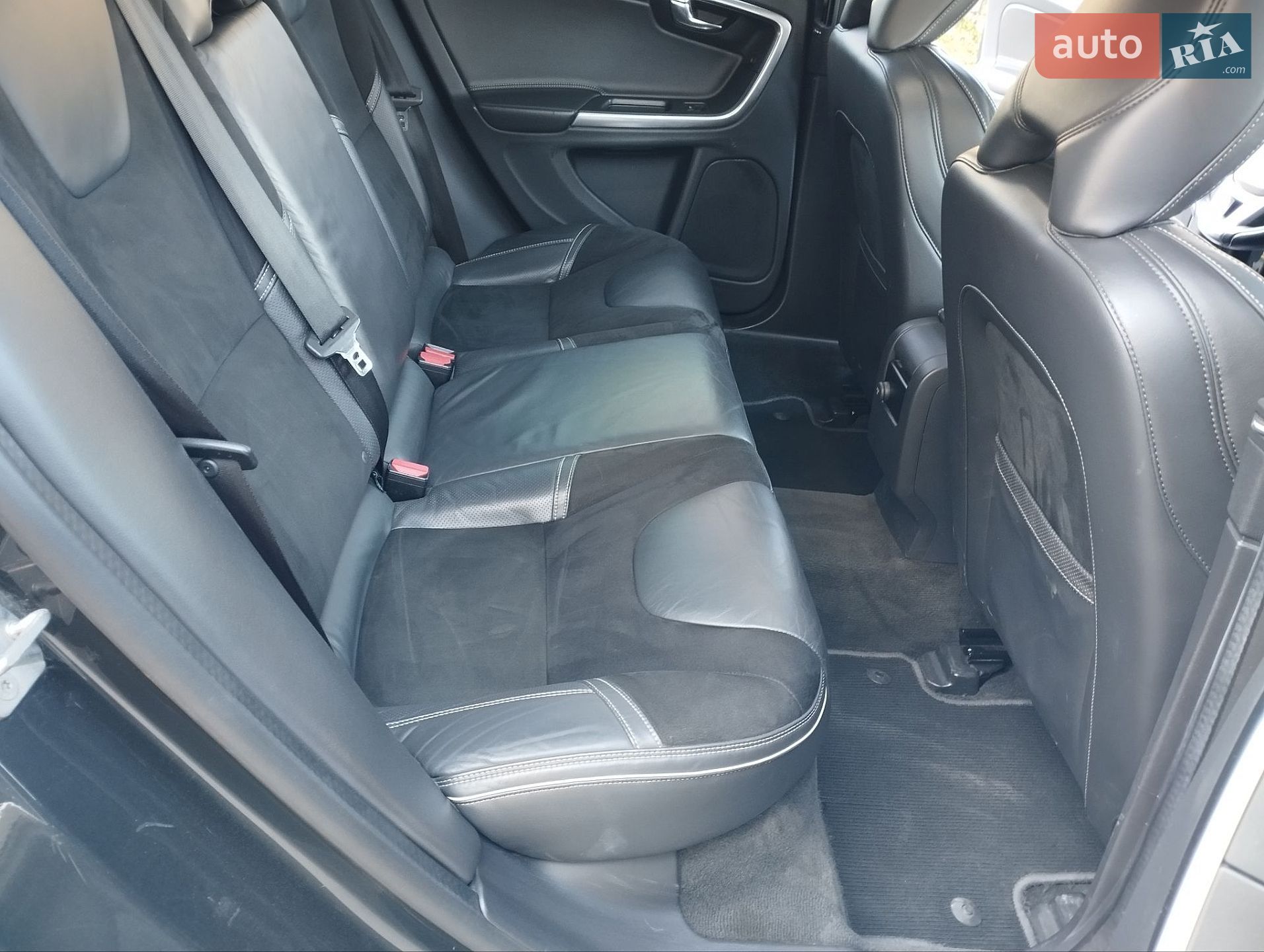 Volvo V60 2015 VIN YV1FW7980G1295949 фото оголошення 22 з 30