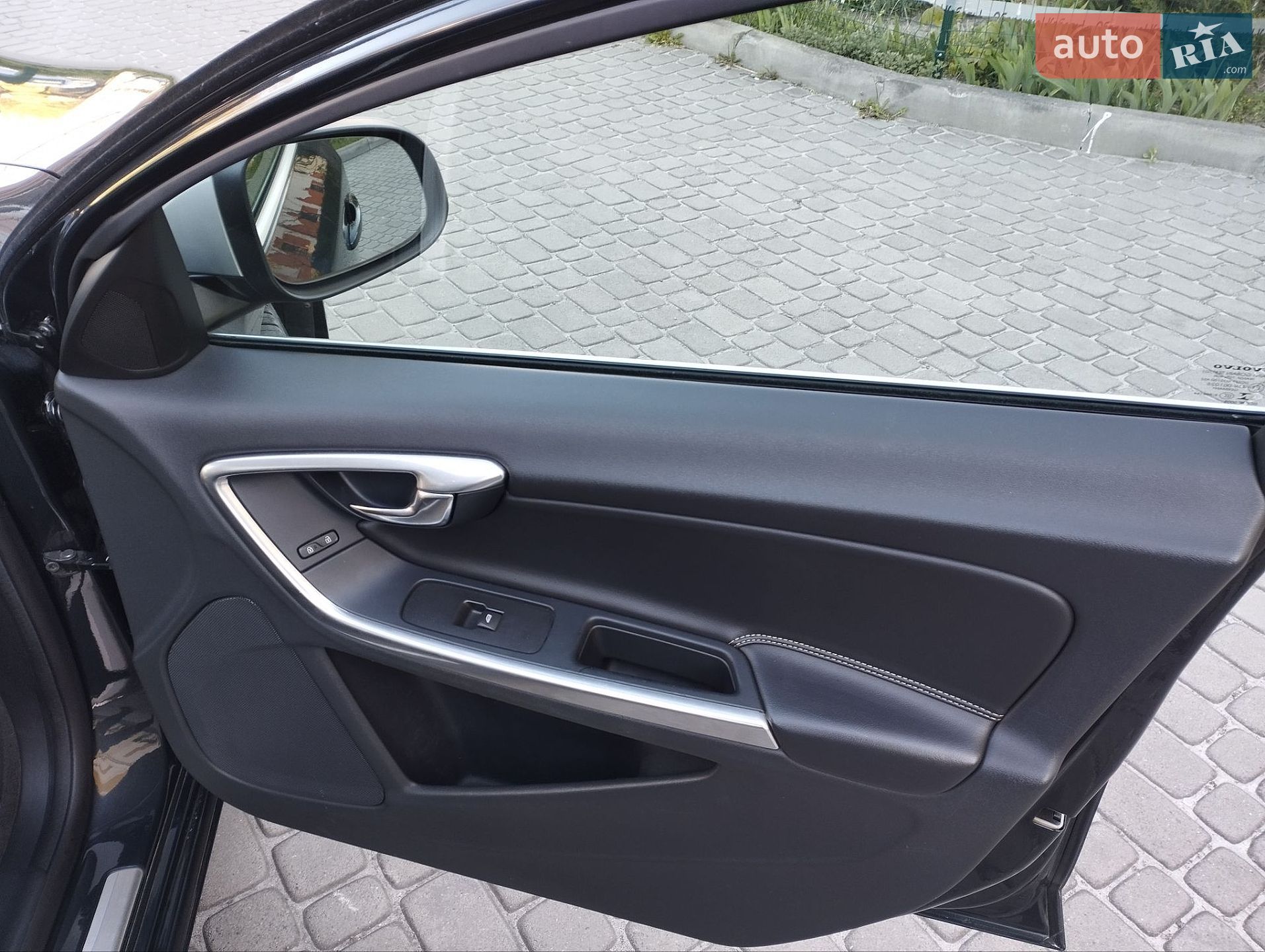 Volvo V60 2015 VIN YV1FW7980G1295949 фото оголошення 25 з 30