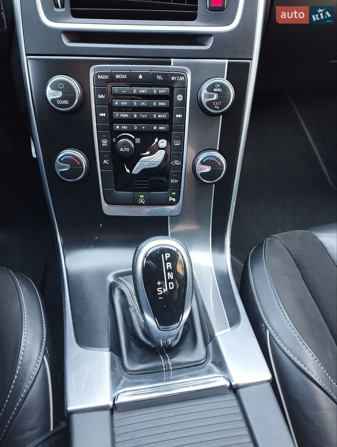 Volvo V60 2015 VIN YV1FW7980G1295949 фото оголошення 28 з 30