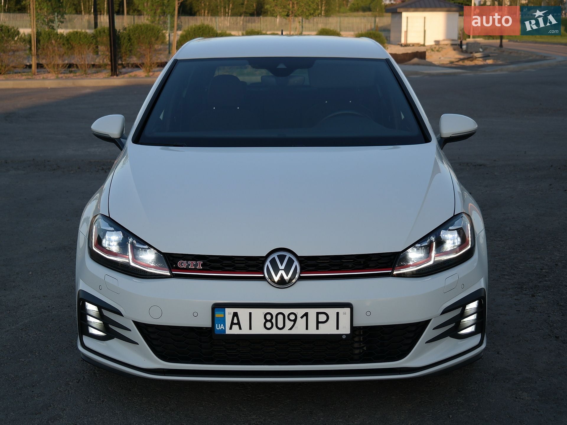 Volkswagen Golf GTI 2019 VIN WVWZZZAUZLW022777 фото оголошення 2 з 93