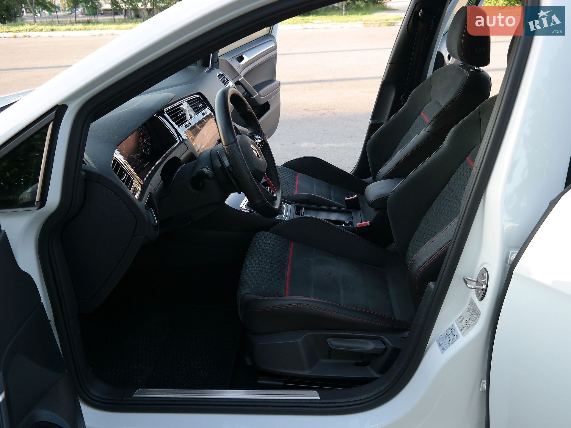 Volkswagen Golf GTI 2019 VIN WVWZZZAUZLW022777 фото оголошення 30 з 93