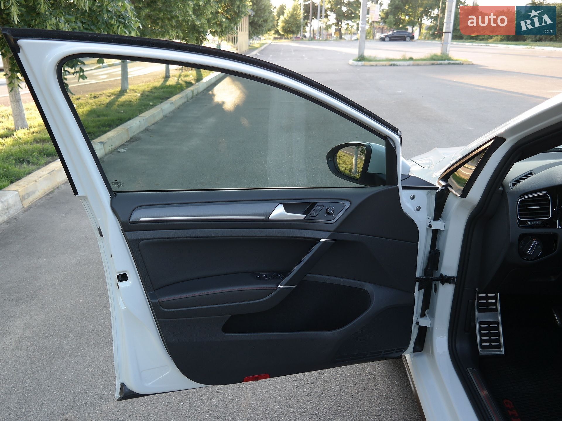 Volkswagen Golf GTI 2019 VIN WVWZZZAUZLW022777 фото оголошення 36 з 93