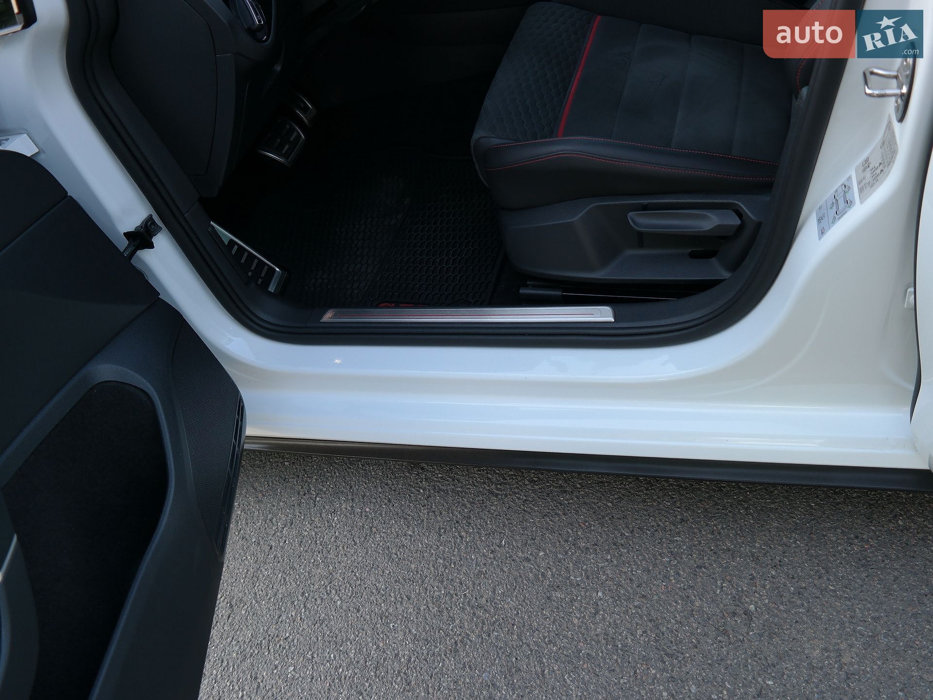 Volkswagen Golf GTI 2019 VIN WVWZZZAUZLW022777 фото оголошення 38 з 93