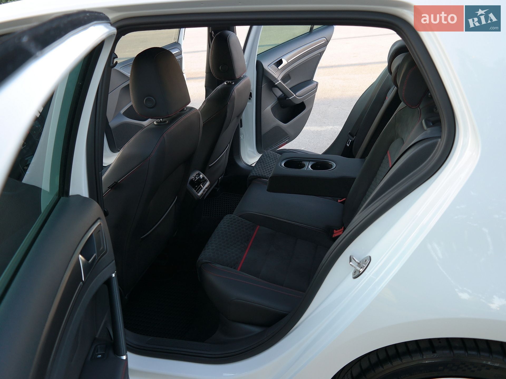 Volkswagen Golf GTI 2019 VIN WVWZZZAUZLW022777 фото оголошення 39 з 93