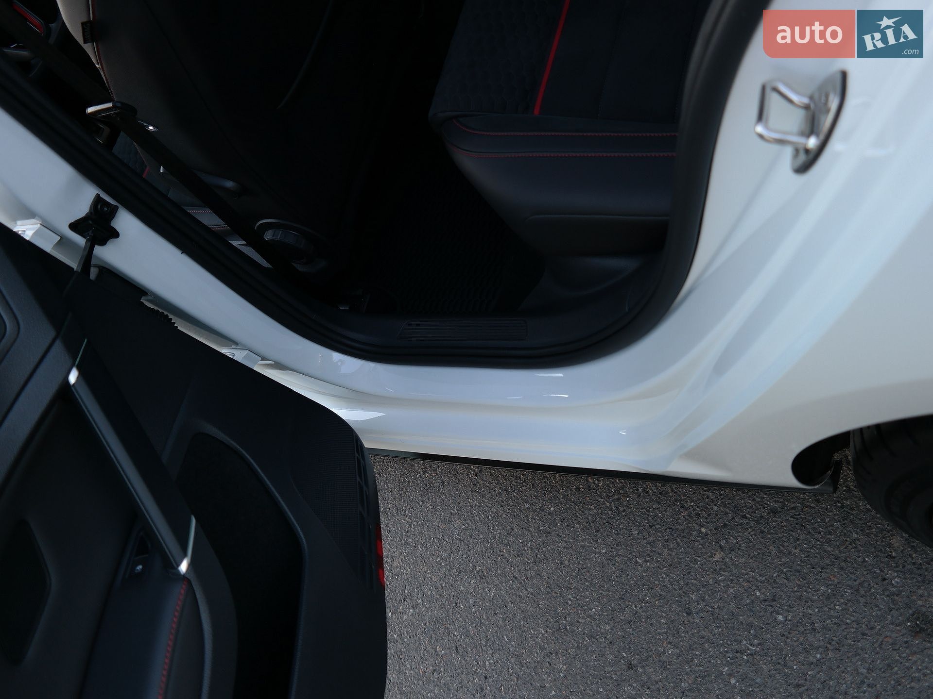 Volkswagen Golf GTI 2019 VIN WVWZZZAUZLW022777 фото оголошення 40 з 93