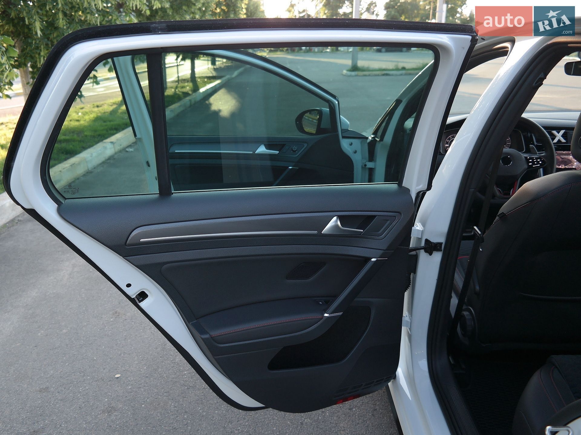 Volkswagen Golf GTI 2019 VIN WVWZZZAUZLW022777 фото оголошення 41 з 93