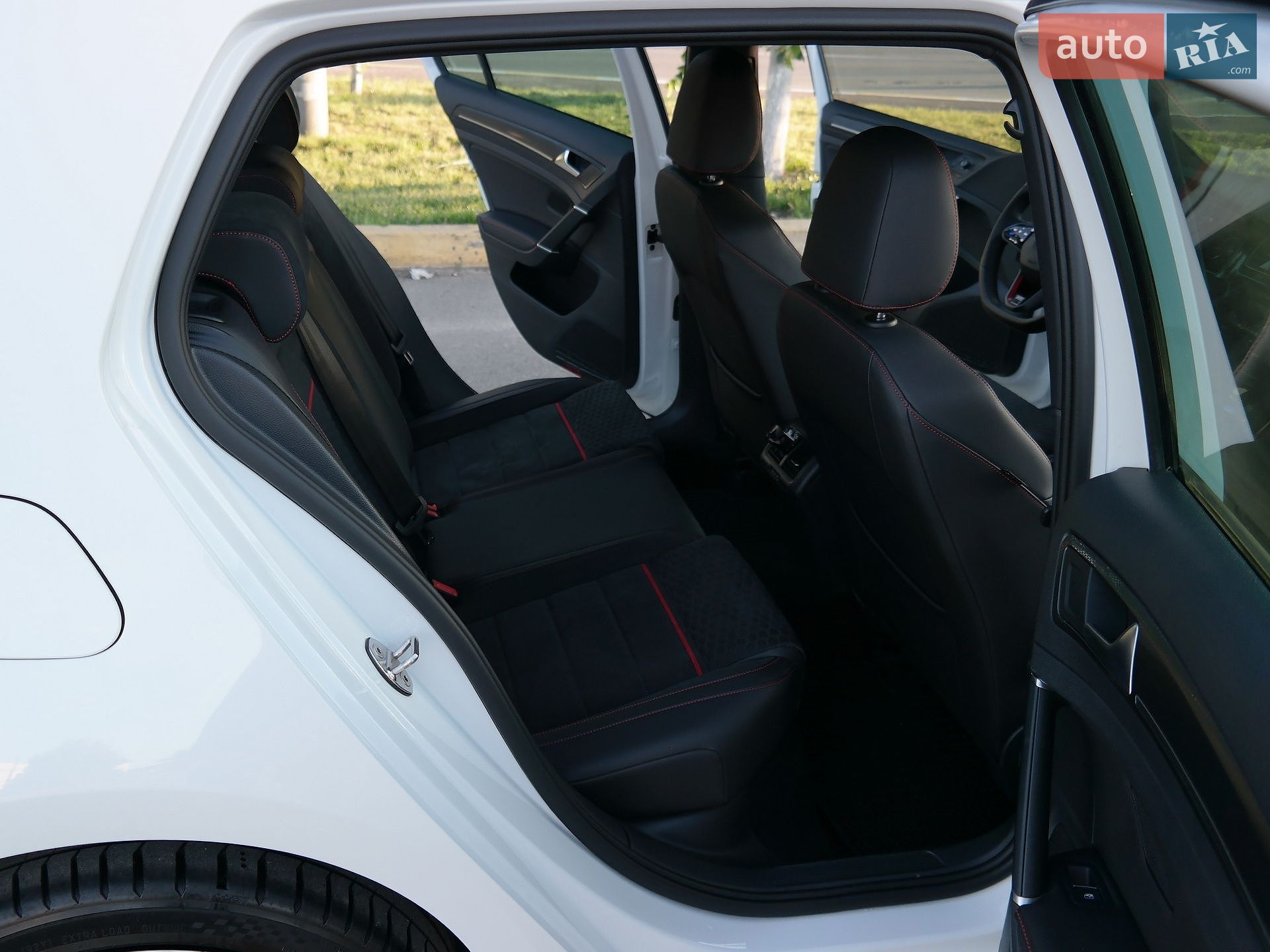 Volkswagen Golf GTI 2019 VIN WVWZZZAUZLW022777 фото оголошення 42 з 93
