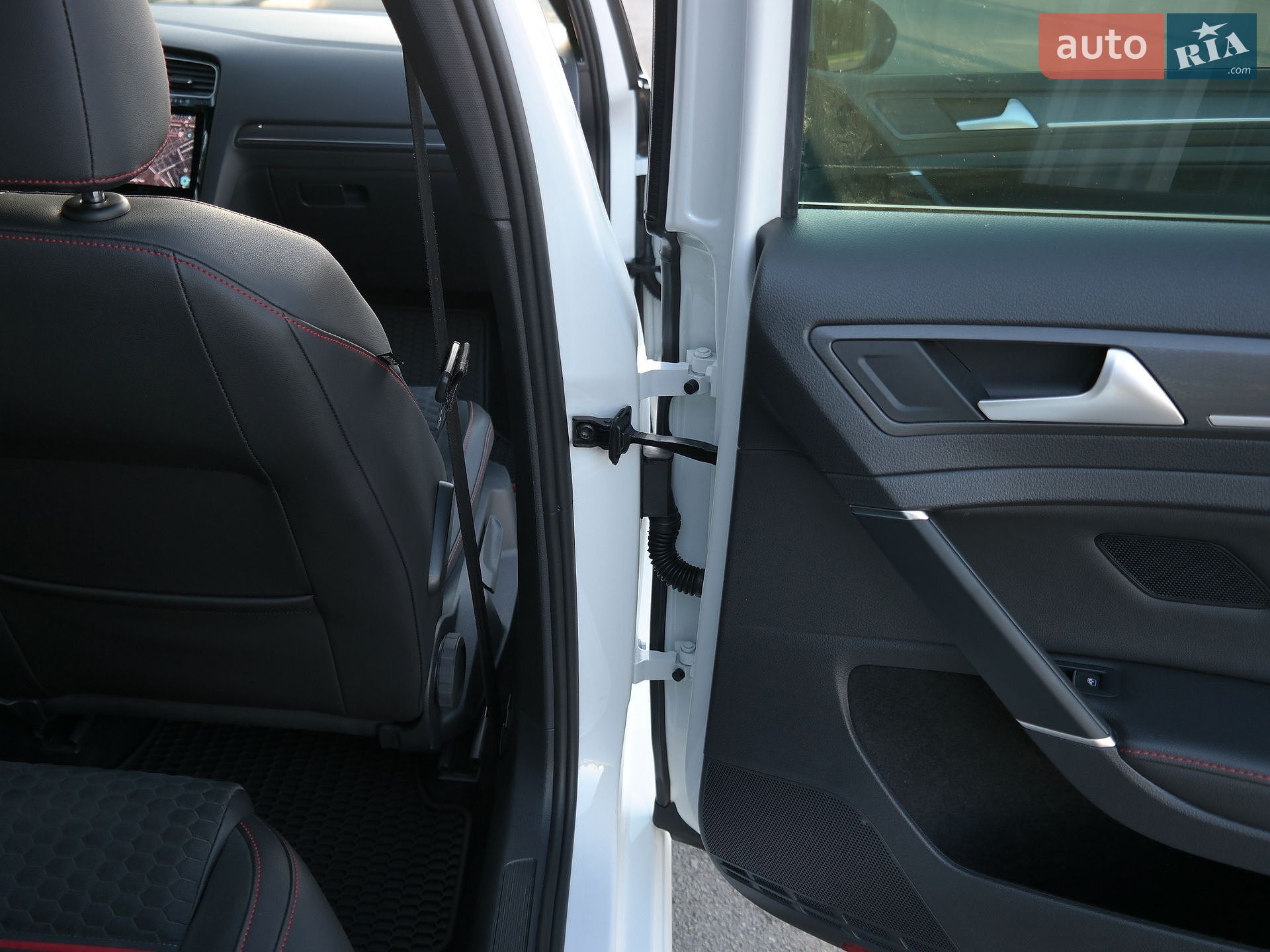 Volkswagen Golf GTI 2019 VIN WVWZZZAUZLW022777 фото оголошення 44 з 93