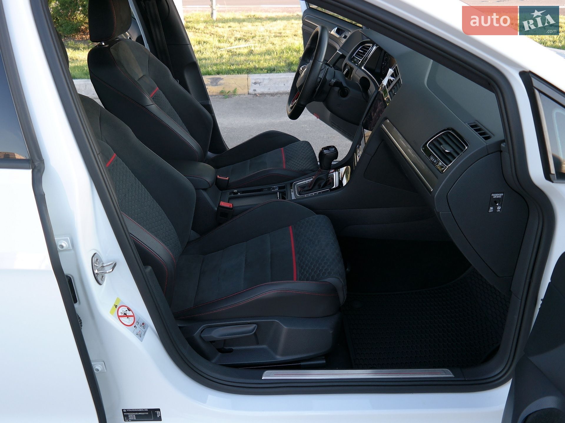 Volkswagen Golf GTI 2019 VIN WVWZZZAUZLW022777 фото оголошення 45 з 93