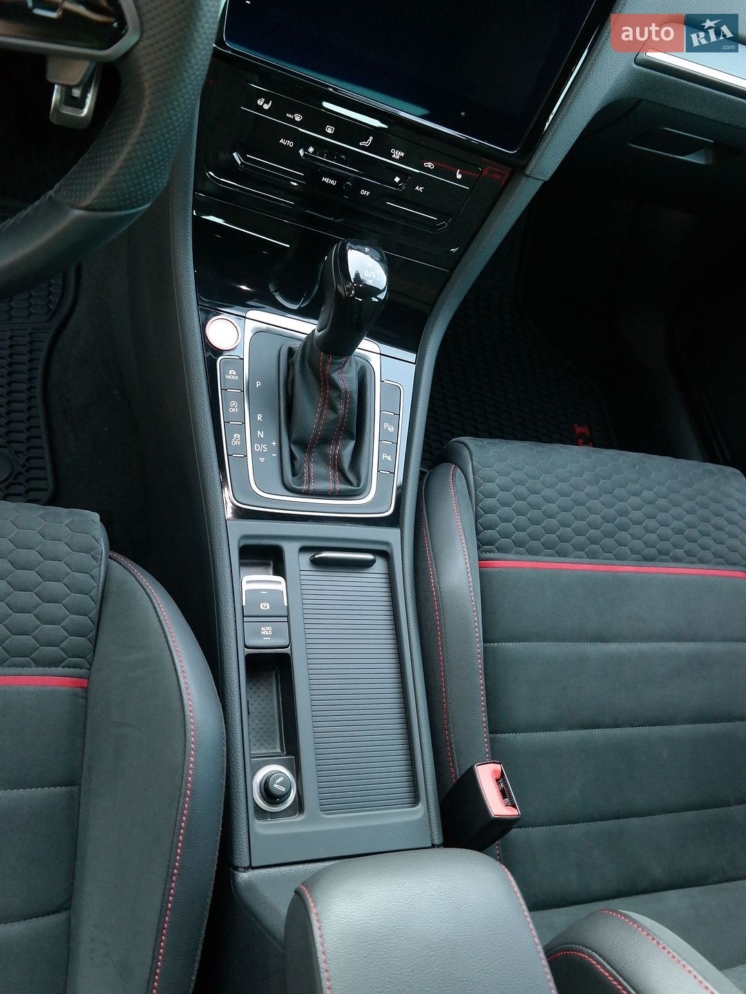 Volkswagen Golf GTI 2019 VIN WVWZZZAUZLW022777 фото оголошення 68 з 93