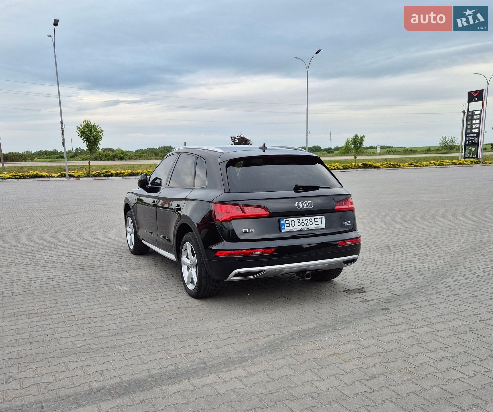 Audi Q5 2018 VIN WA1ANAFY9J2221170 фото оголошення 11 з 43