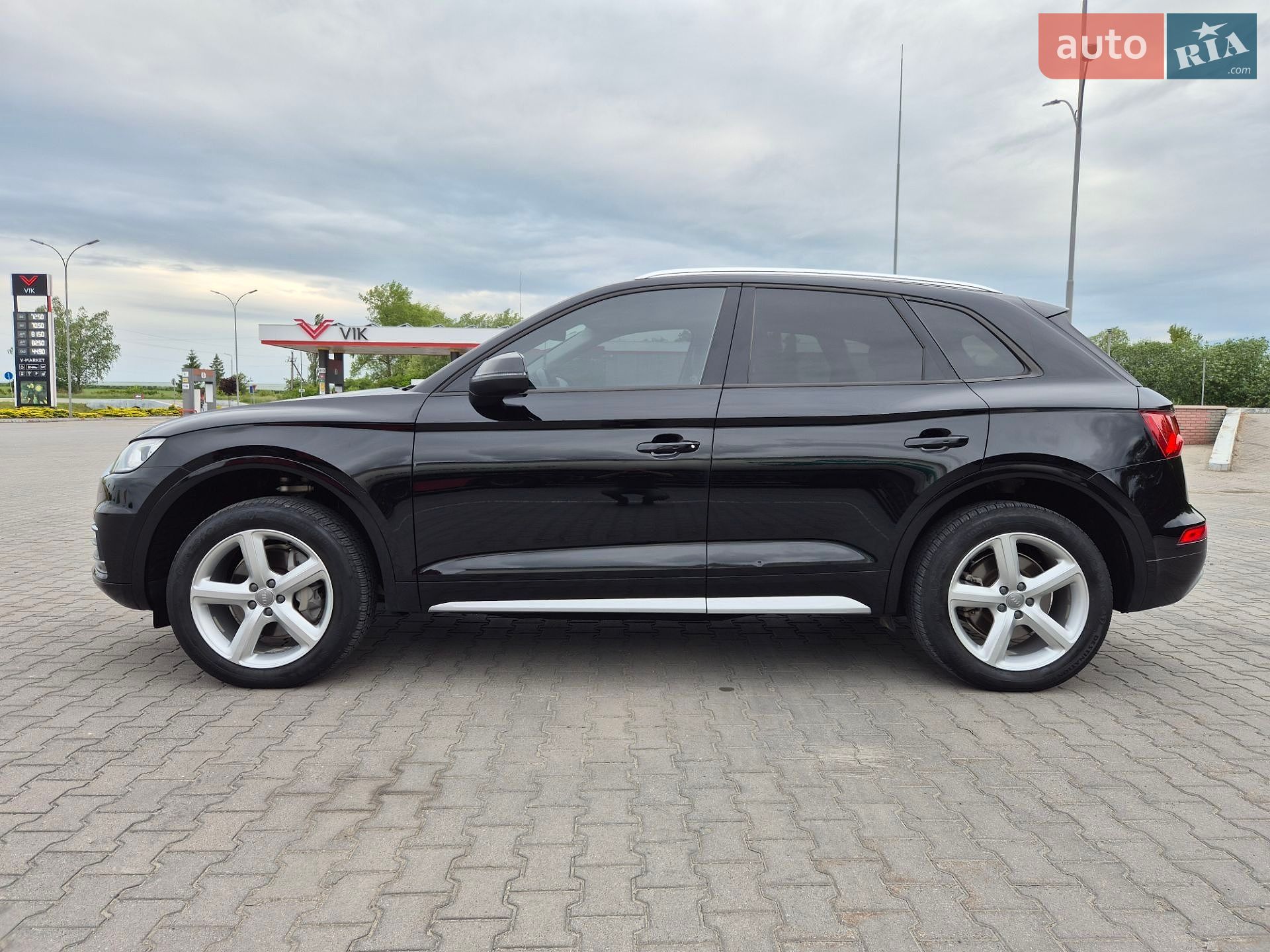 Audi Q5 2018 VIN WA1ANAFY9J2221170 фото оголошення 30 з 43