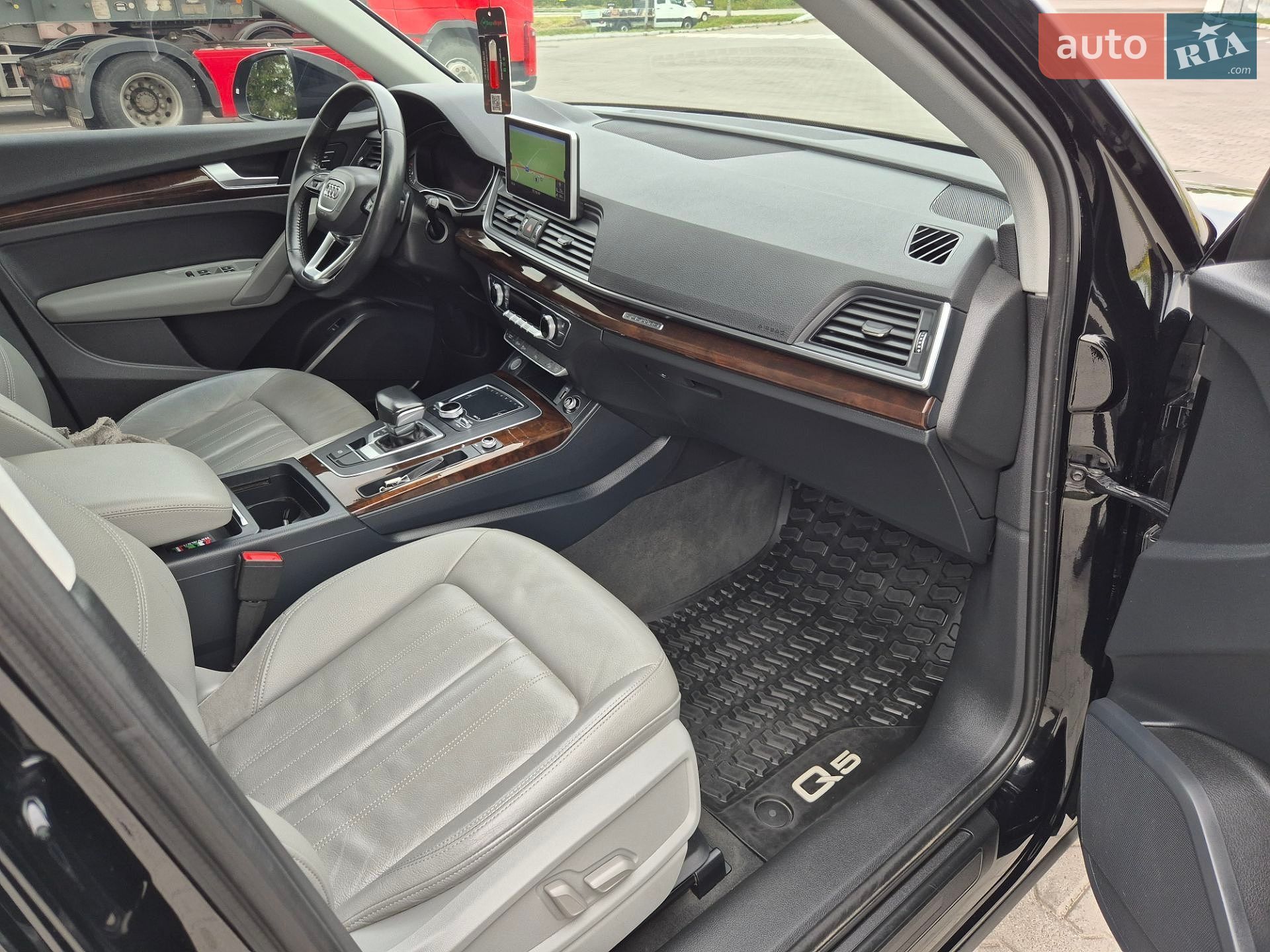 Audi Q5 2018 VIN WA1ANAFY9J2221170 фото оголошення 35 з 43