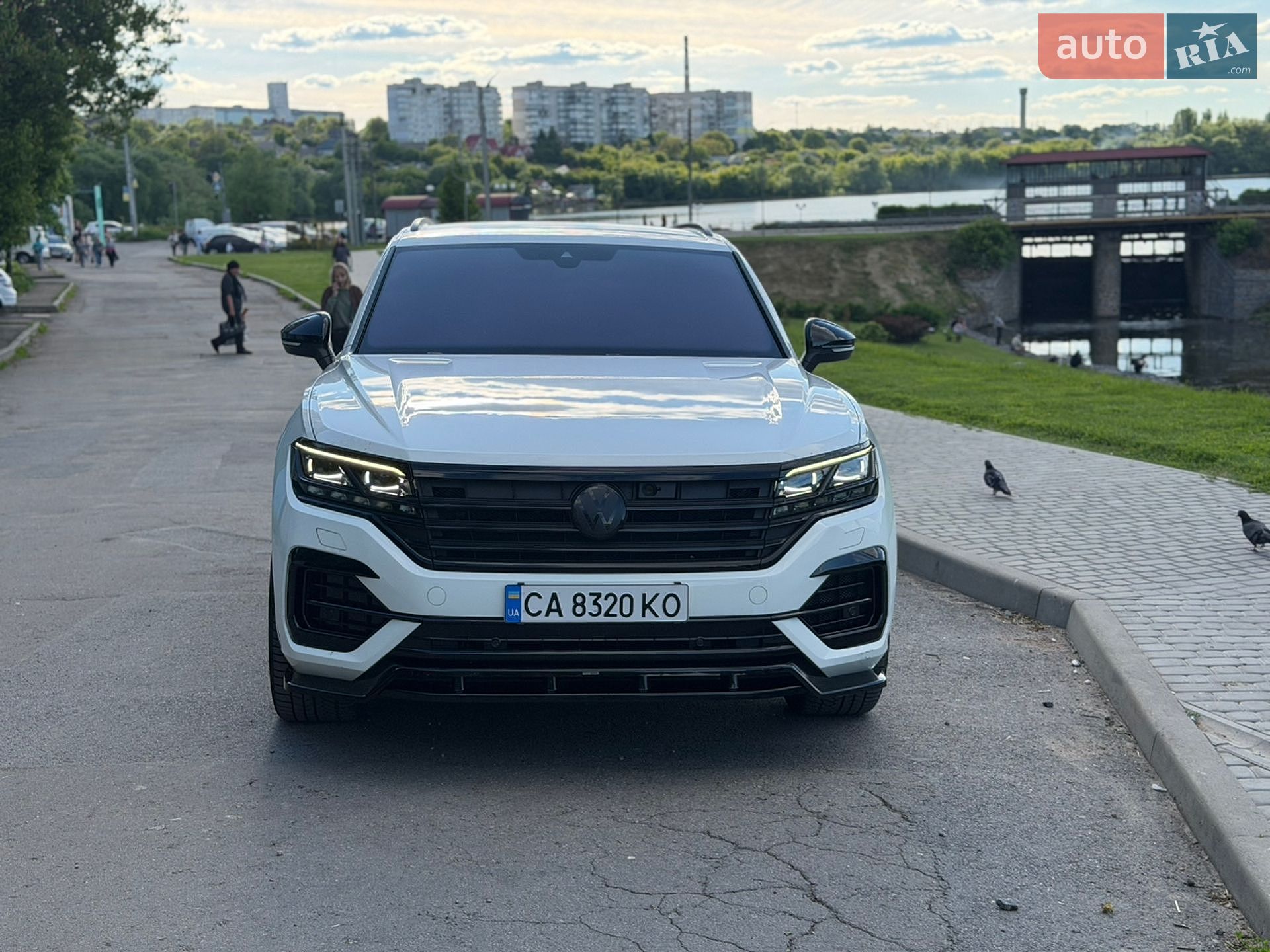 Volkswagen Touareg 2019 VIN WVGZZZCRZKD049232 фото оголошення 2 з 13