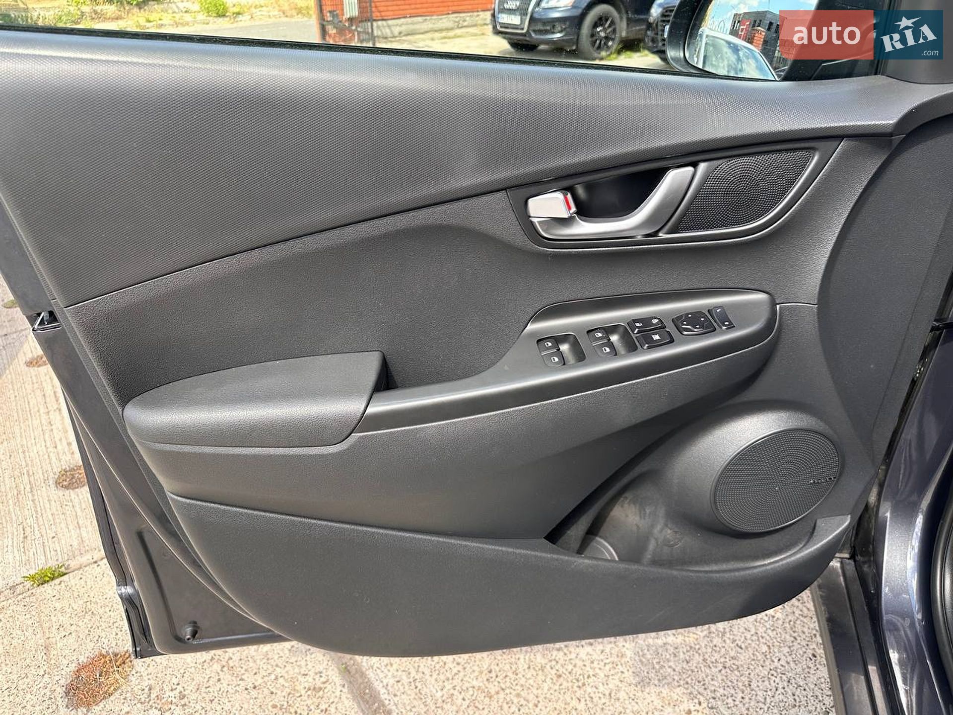 Hyundai Kona Electric 2022 VIN TMAK281HFNJ052338 фото оголошення 19 з 46