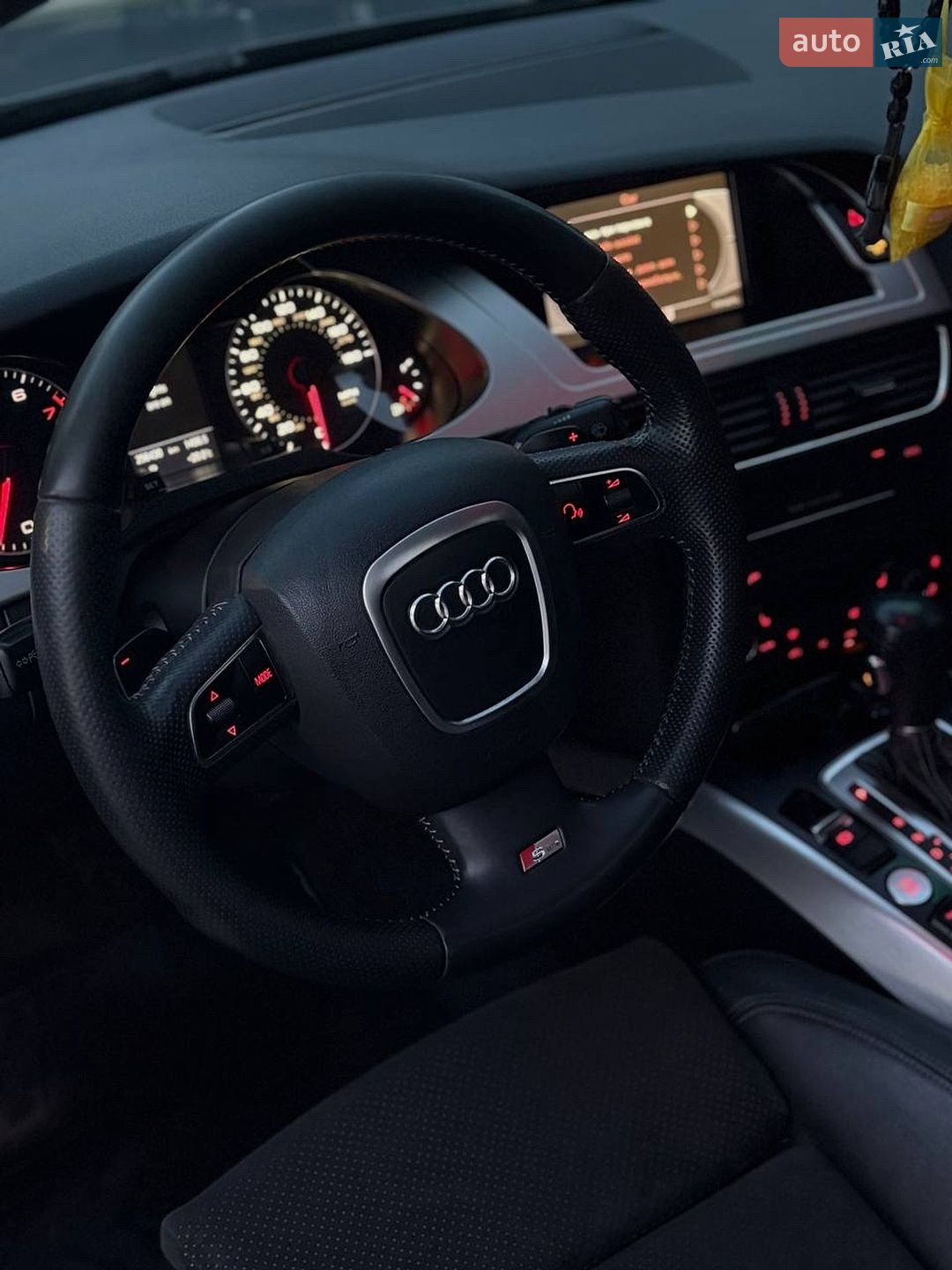 Audi A4 2011 VIN WAUKFAFL6CN002712 фото оголошення 3 з 16