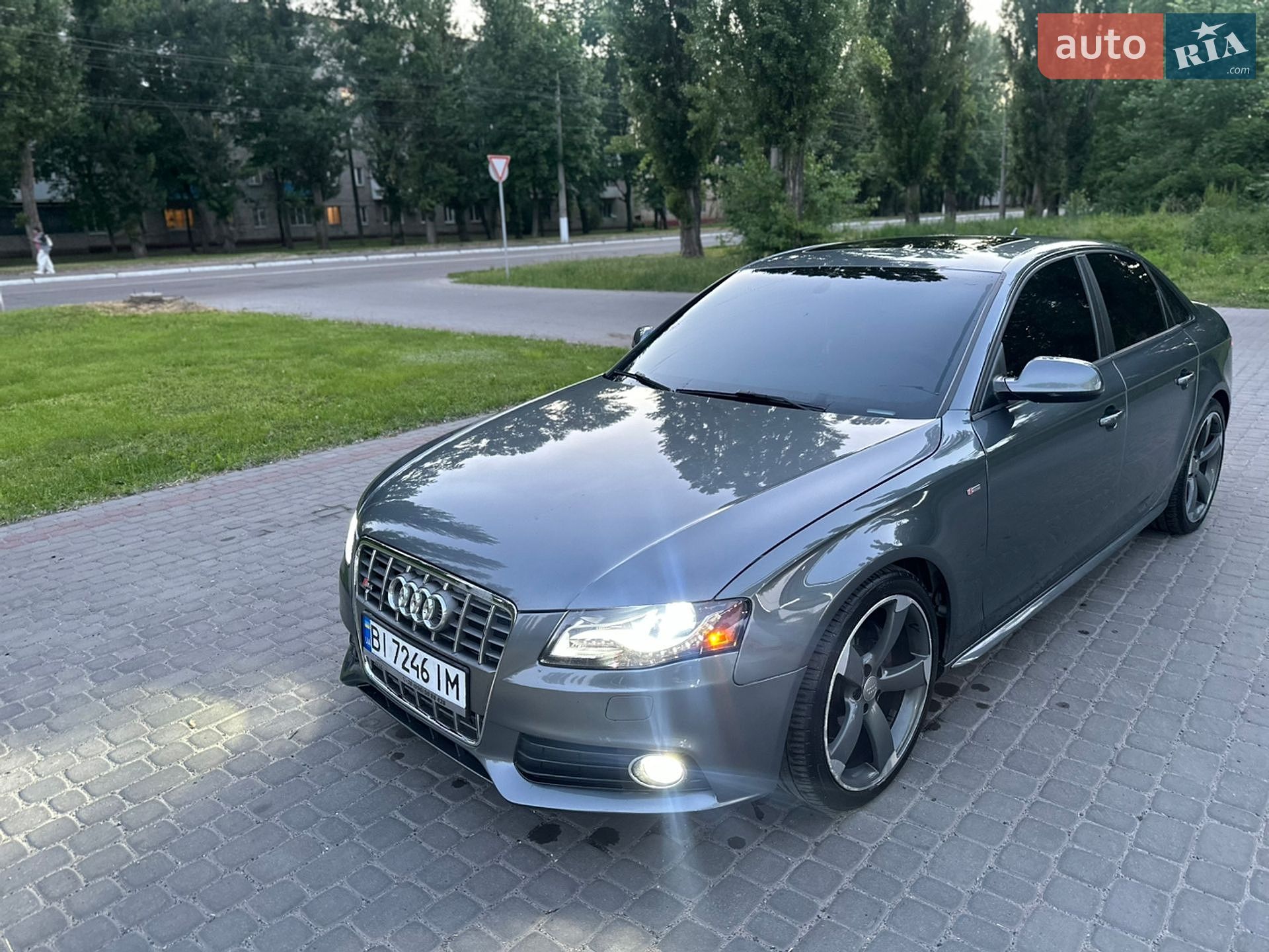 Audi A4 2011 VIN WAUKFAFL6CN002712 фото оголошення 13 з 16