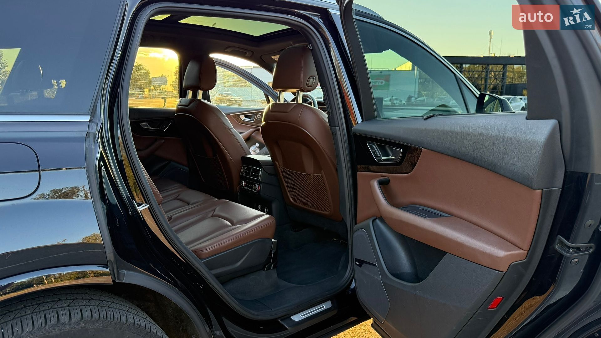 Audi Q7 2019 VIN WA1VABF74KD036279 фото оголошення 30 з 40