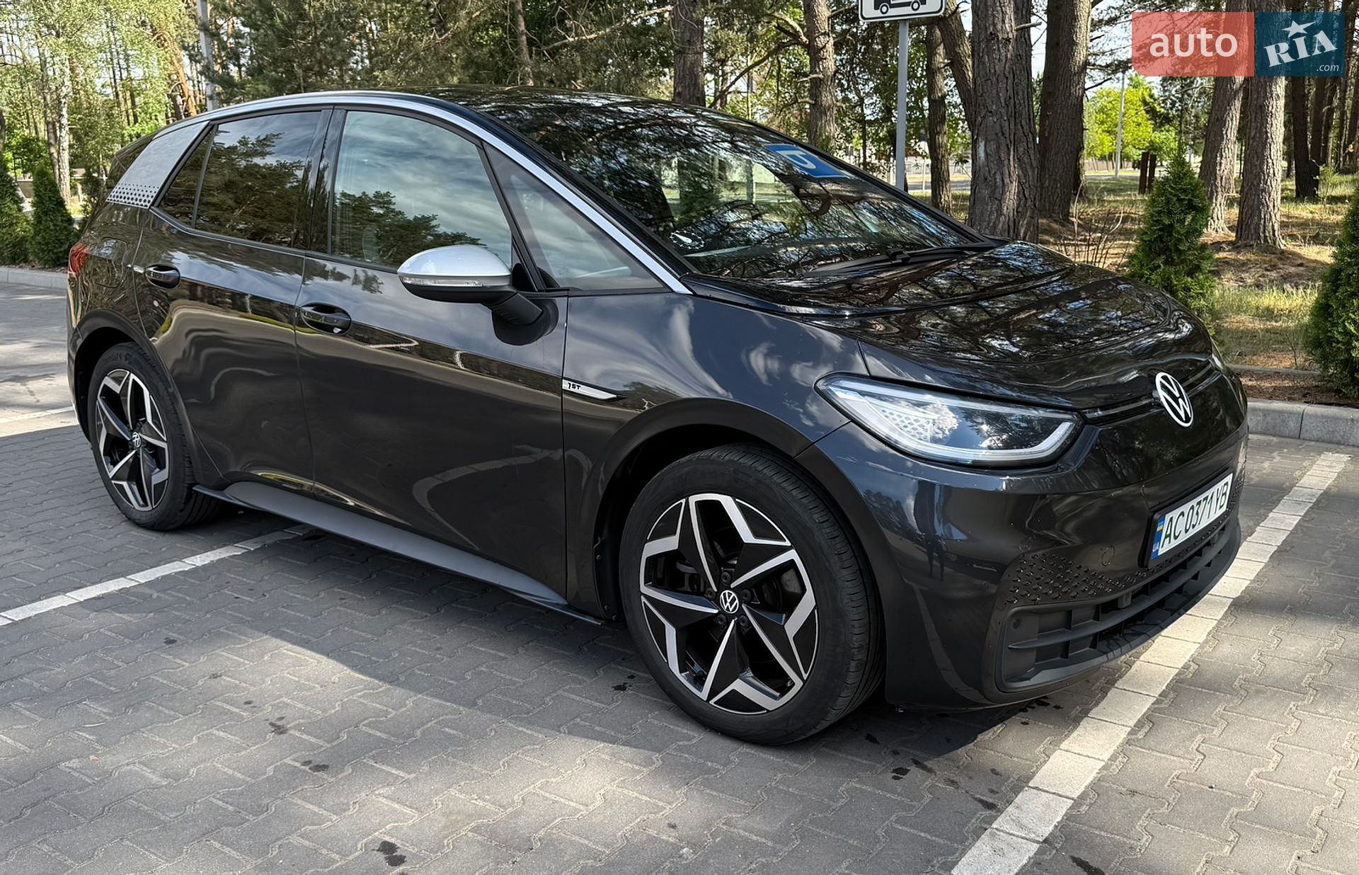 Volkswagen ID.3 2020 VIN WVWZZZE1ZMP003880 фото оголошення 2 з 13