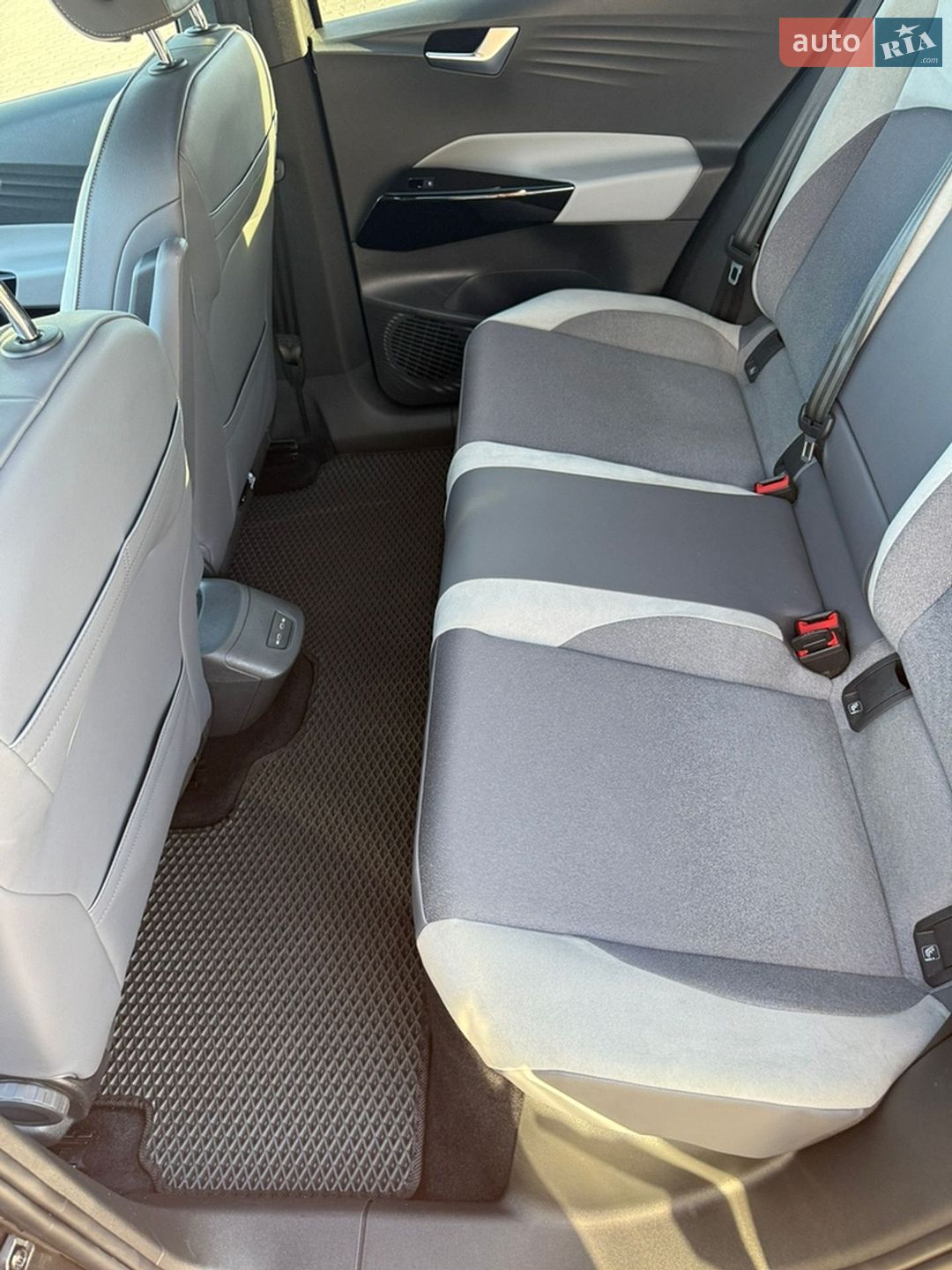 Volkswagen ID.3 2020 VIN WVWZZZE1ZMP003880 фото оголошення 11 з 13