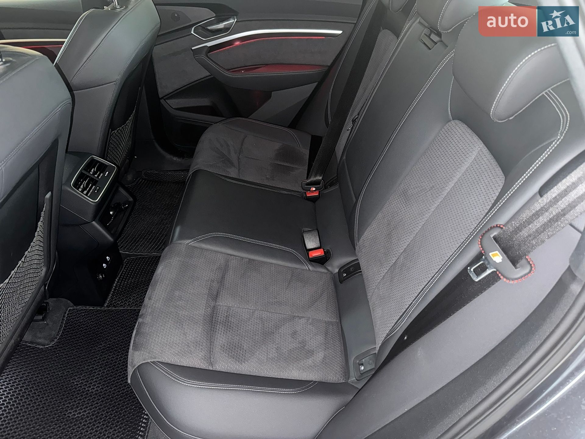 Audi Q8 Sportback e-tron 2023 VIN WAUZZZGE5RB023596 фото оголошення 35 з 111