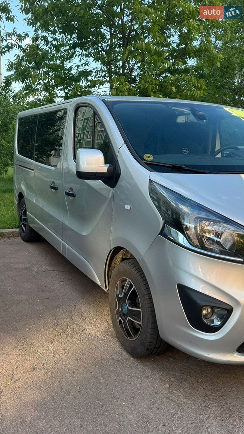 Opel Vivaro 2017 VIN W0LJ7D602HV645941 фото оголошення 2 з 18
