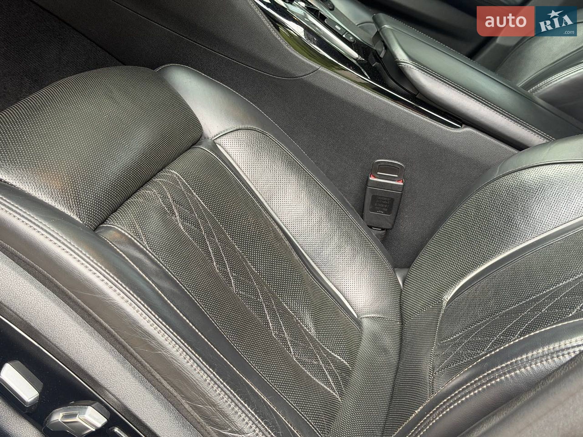BMW 5 Series 2018 VIN WBAJF5107KBJ09980 фото оголошення 32 з 71
