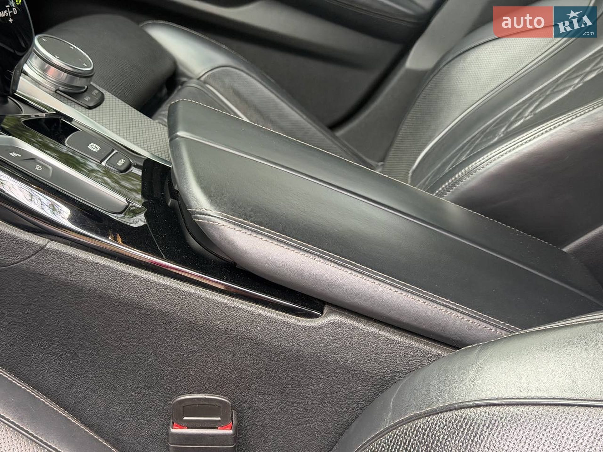 BMW 5 Series 2018 VIN WBAJF5107KBJ09980 фото оголошення 33 з 71