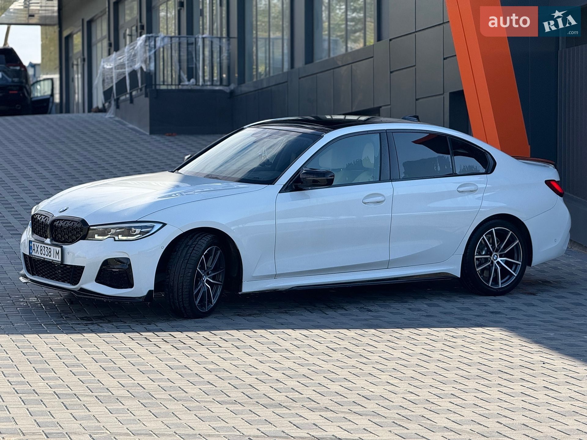 BMW 3 Series 2019 VIN 3MW5R1J54K8B01124 фото оголошення 4 з 14